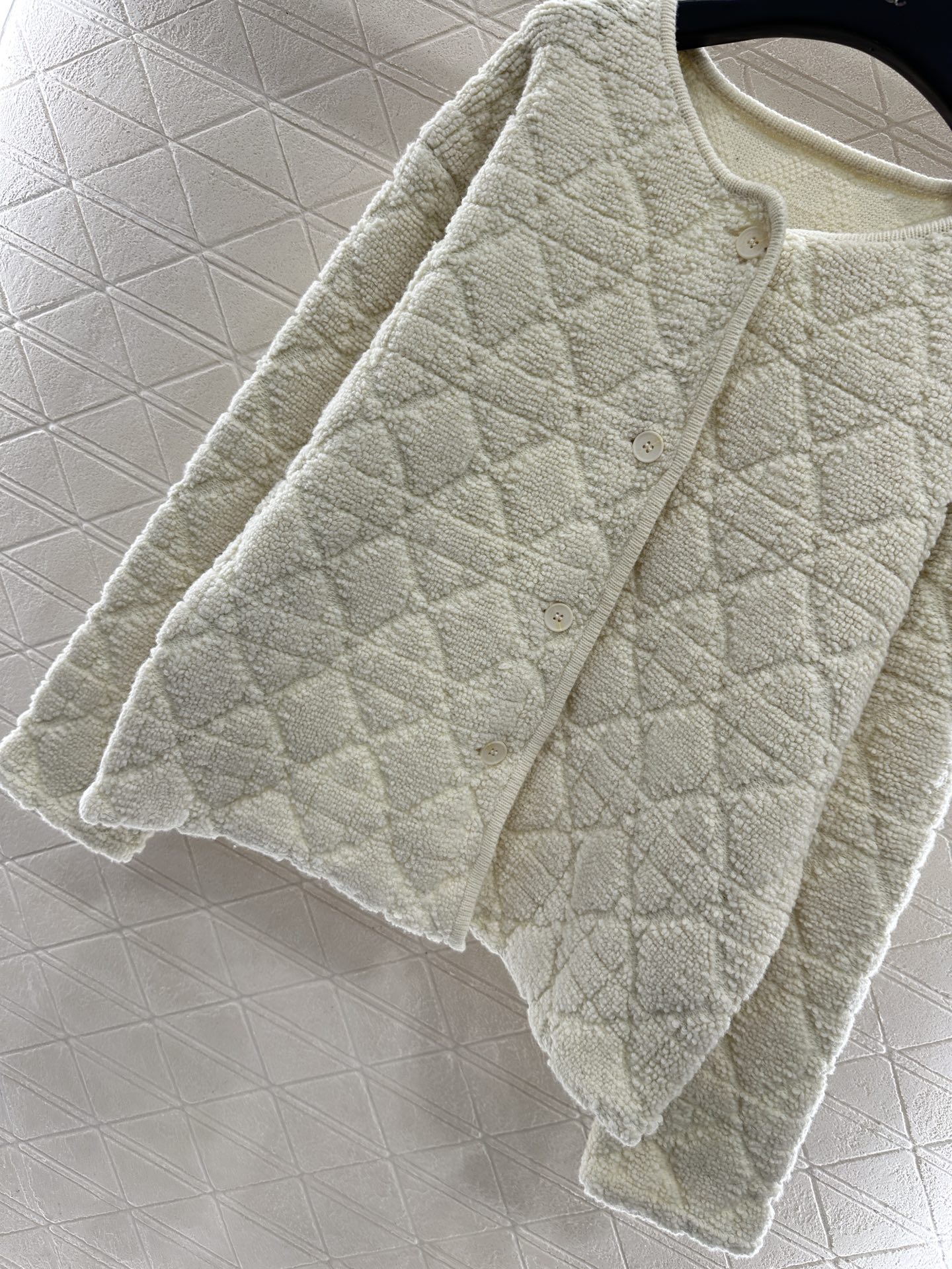 ♥Dio*♥2025新品上架 藤格纹提花开衫外套定制YB羊毛针织材质，舒适保暖，质感上乘，圆领系扣针织开