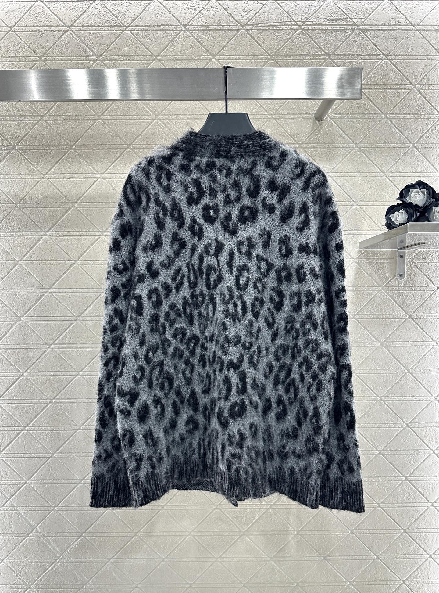 ♥Aninebin*♥2025新品上架 豹纹口袋针织开衫定制YB超细羊驼绒纱线织造，质感高级，舒适柔软，