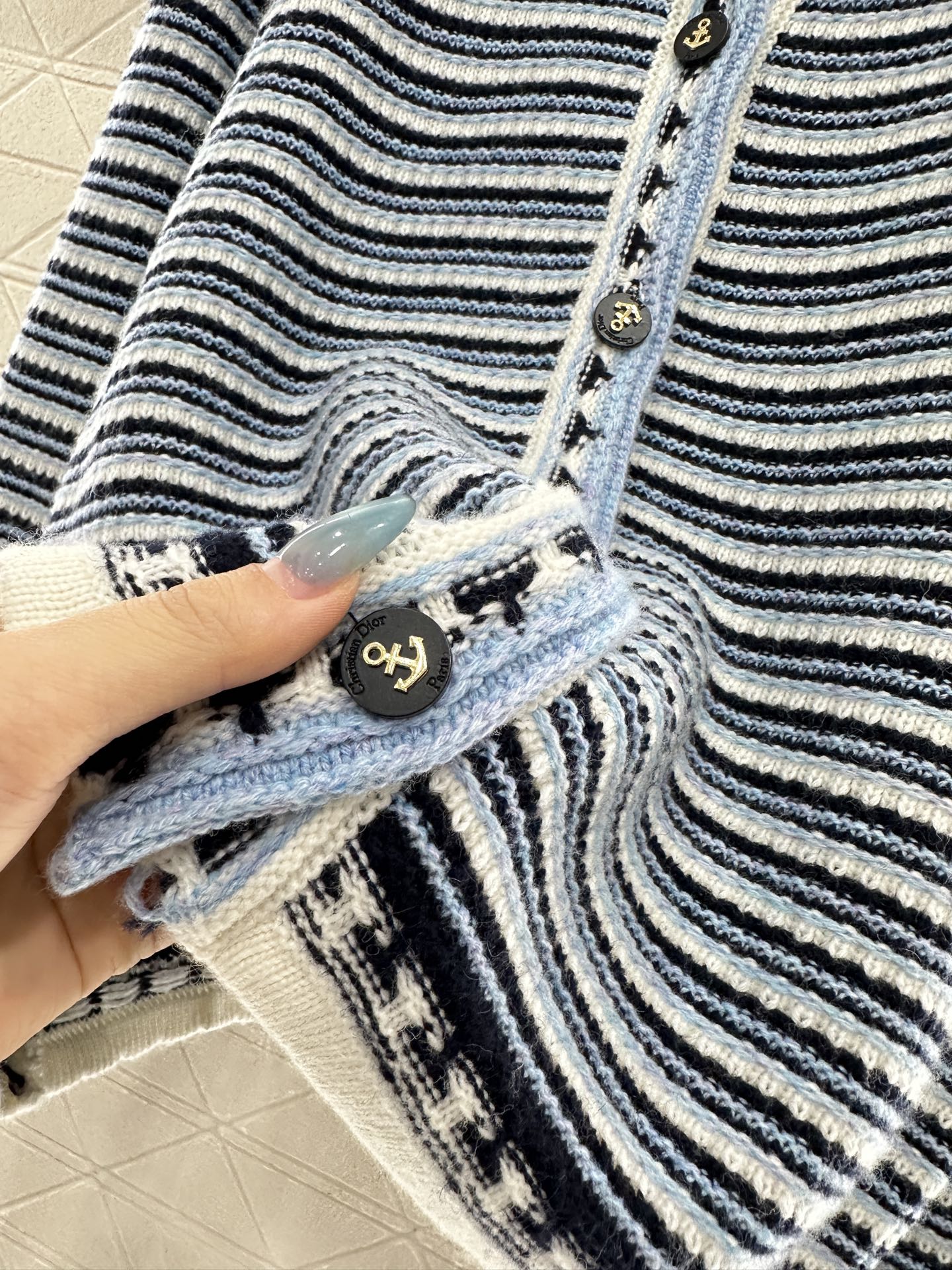♥Dio*♥2025新品上架 圆领针织条纹开衫定制YB羊毛针织材质，柔软细腻，质感舒适，圆领开衫剪裁，领