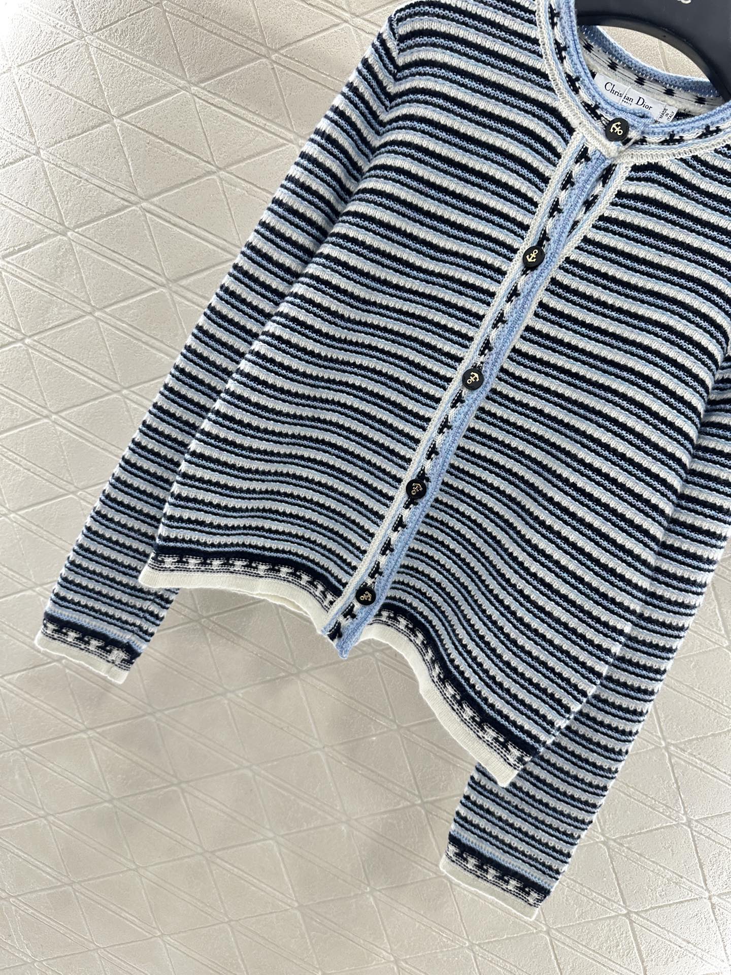 ♥Dio*♥2025新品上架 圆领针织条纹开衫定制YB羊毛针织材质，柔软细腻，质感舒适，圆领开衫剪裁，领