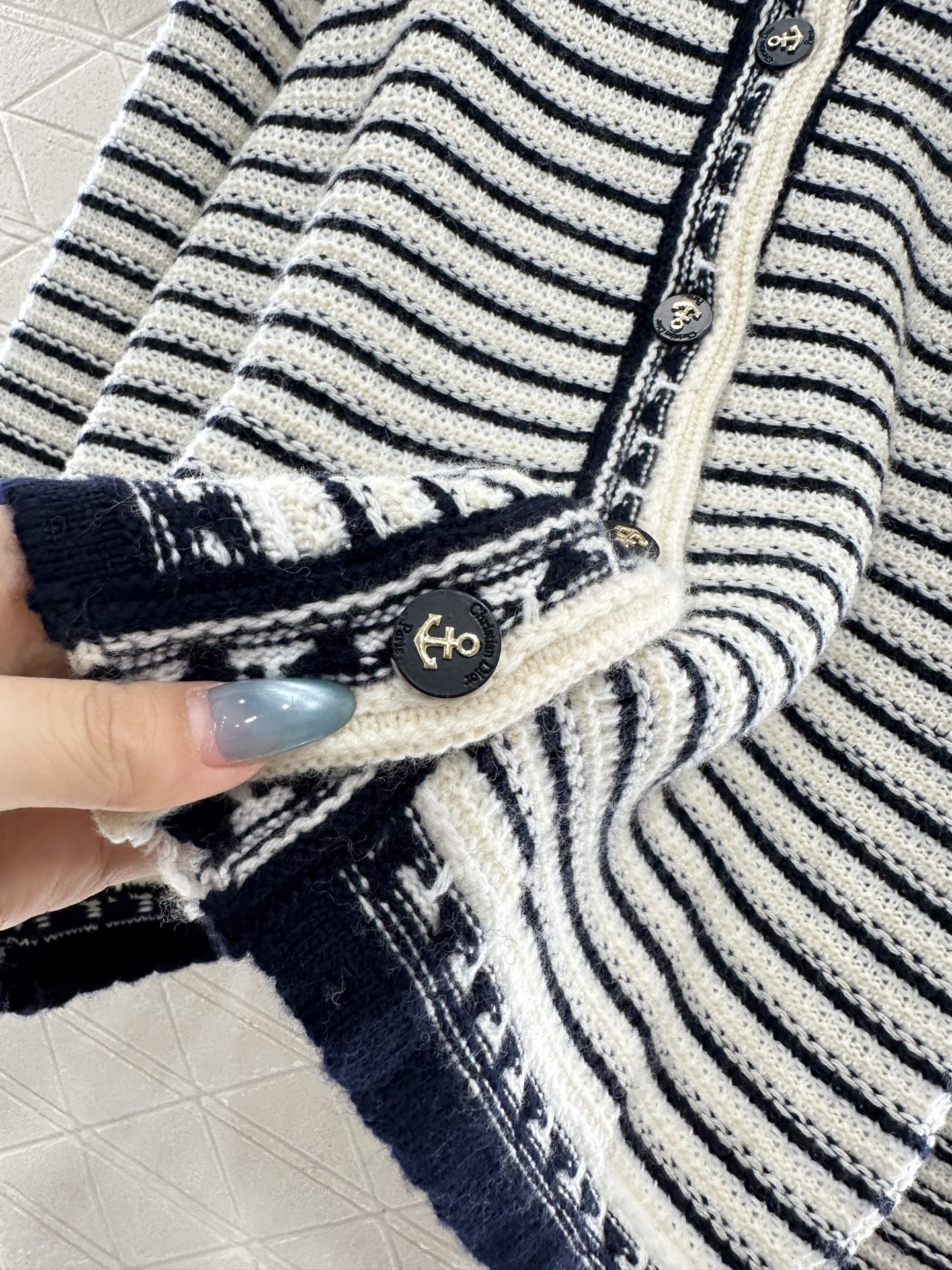 ♥Dio*♥2025新品上架 圆领针织条纹开衫定制YB羊毛针织材质，柔软细腻，质感舒适，圆领开衫剪裁，领