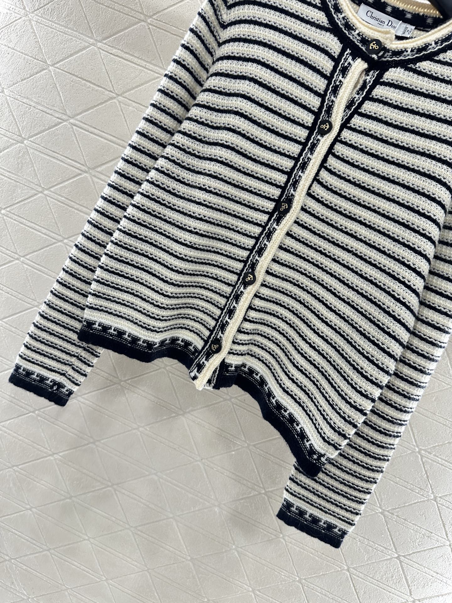 ♥Dio*♥2025新品上架 圆领针织条纹开衫定制YB羊毛针织材质，柔软细腻，质感舒适，圆领开衫剪裁，领