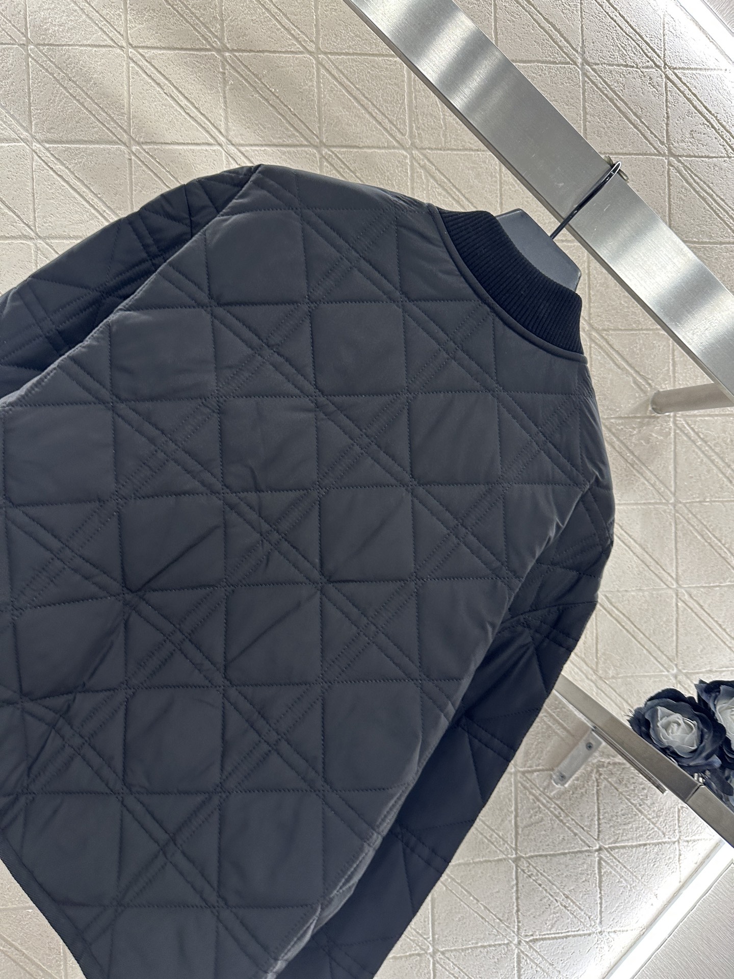 ♥Dio*♥2025新品上架 V领包边藤格纹夹克棉服定制YB防风防水尼龙材质，羽绒棉填充内里，整件轻盈保