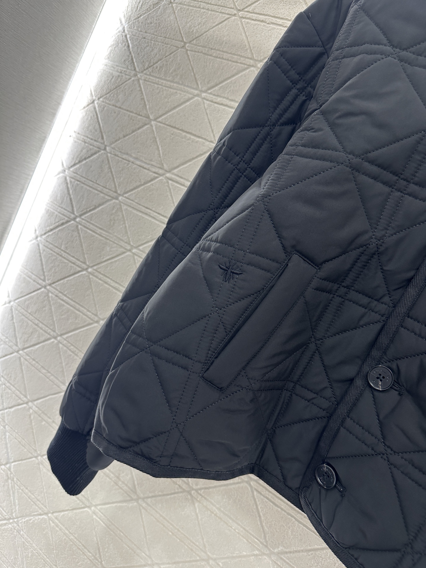 ♥Dio*♥2025新品上架 V领包边藤格纹夹克棉服定制YB防风防水尼龙材质，羽绒棉填充内里，整件轻盈保