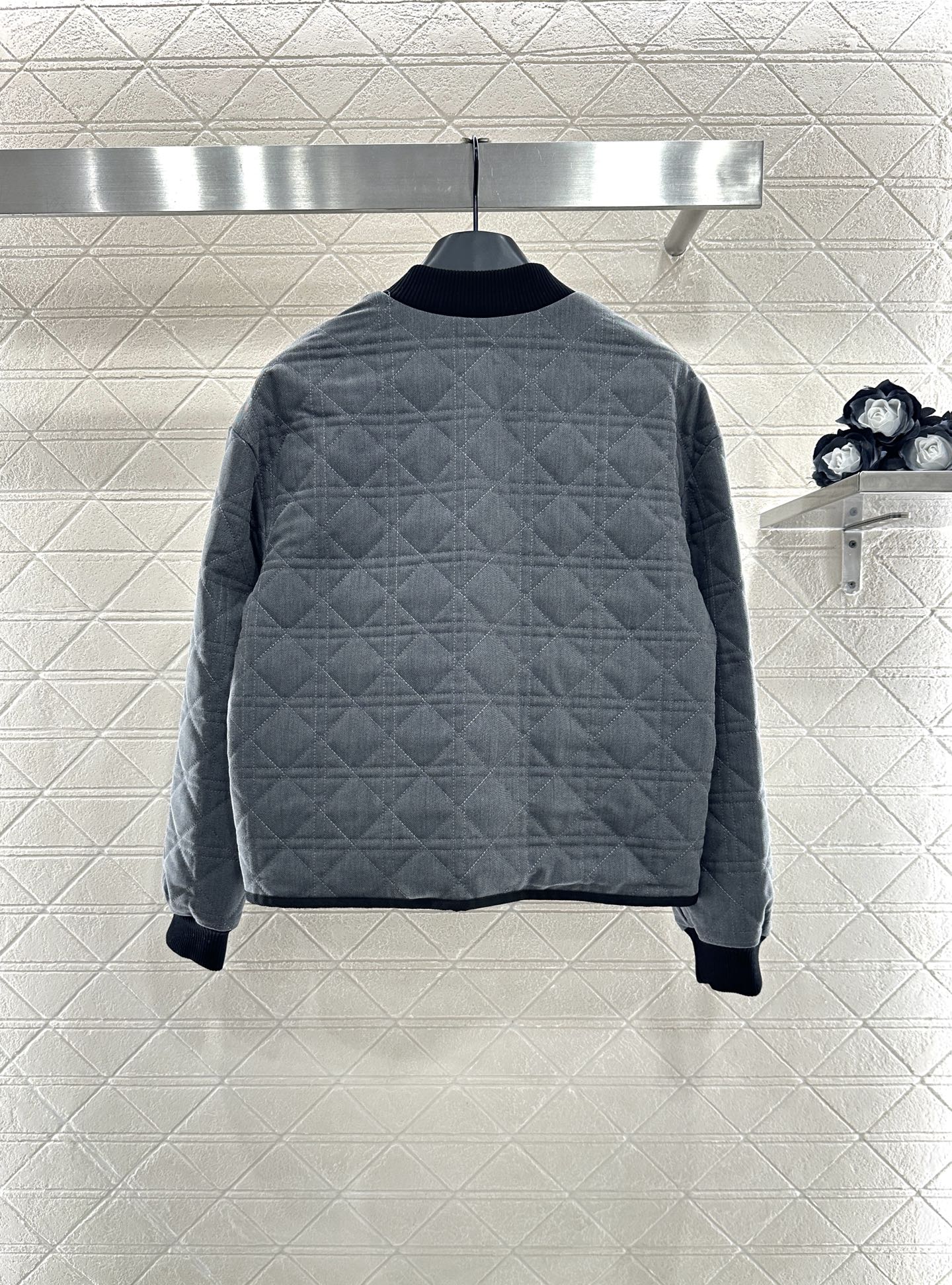 ♥Dio*♥2025新品上架 V领包边藤格纹夹克棉服定制YB防风防水尼龙材质，羽绒棉填充内里，整件轻盈保