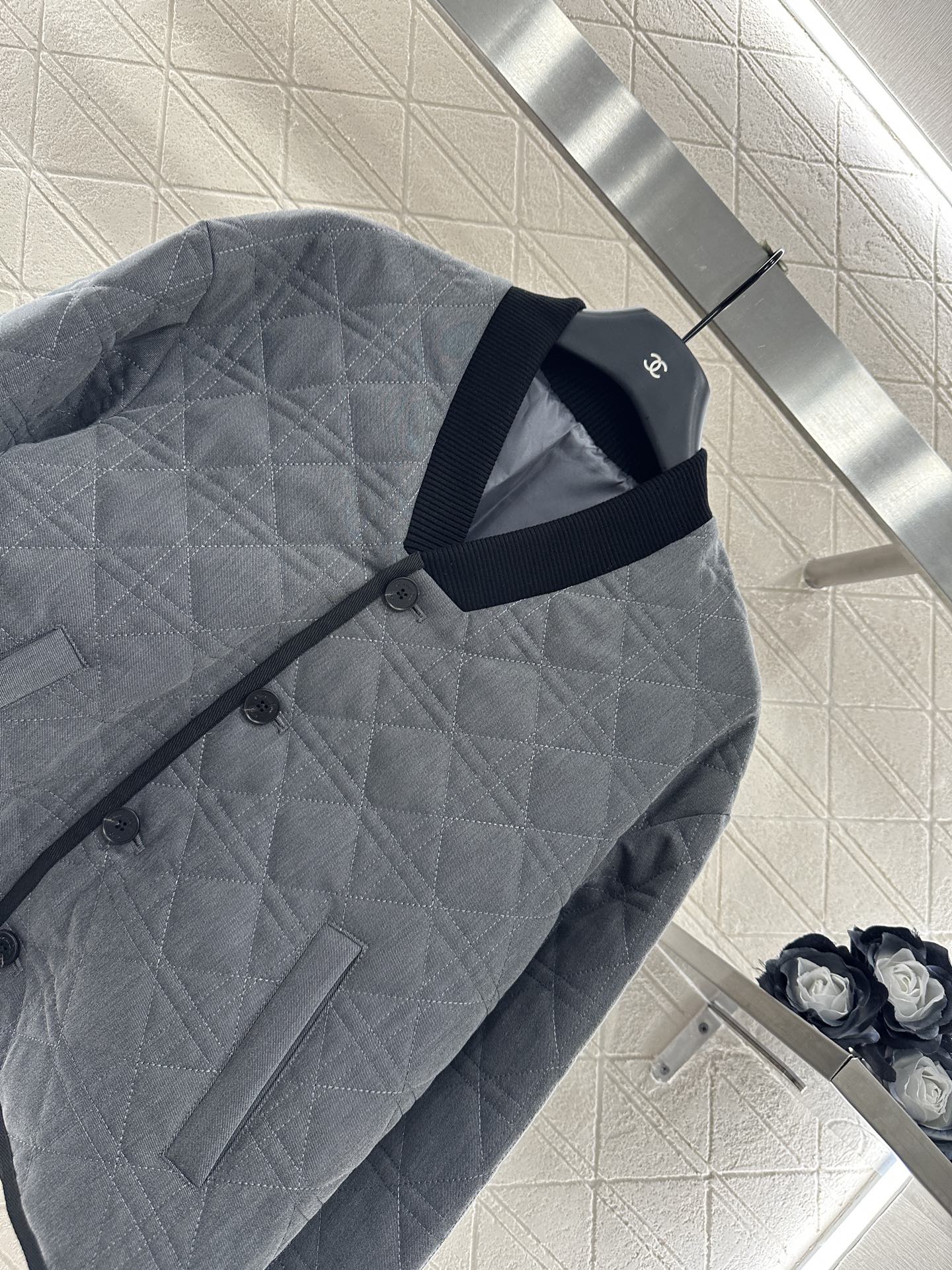 ♥Dio*♥2025新品上架 V领包边藤格纹夹克棉服定制YB防风防水尼龙材质，羽绒棉填充内里，整件轻盈保