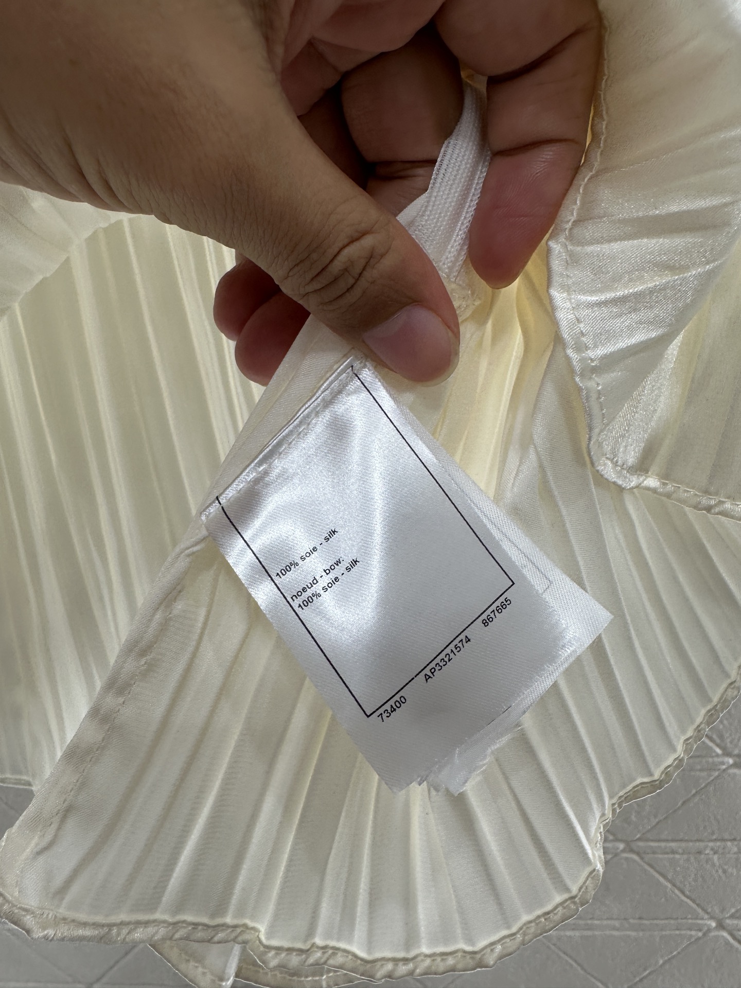 ♥Chane*♥2025新品上架 拼色蝴蝶结深V背心定制YB进口缎面真丝材质，亲肤舒适，光泽饱满细腻，深