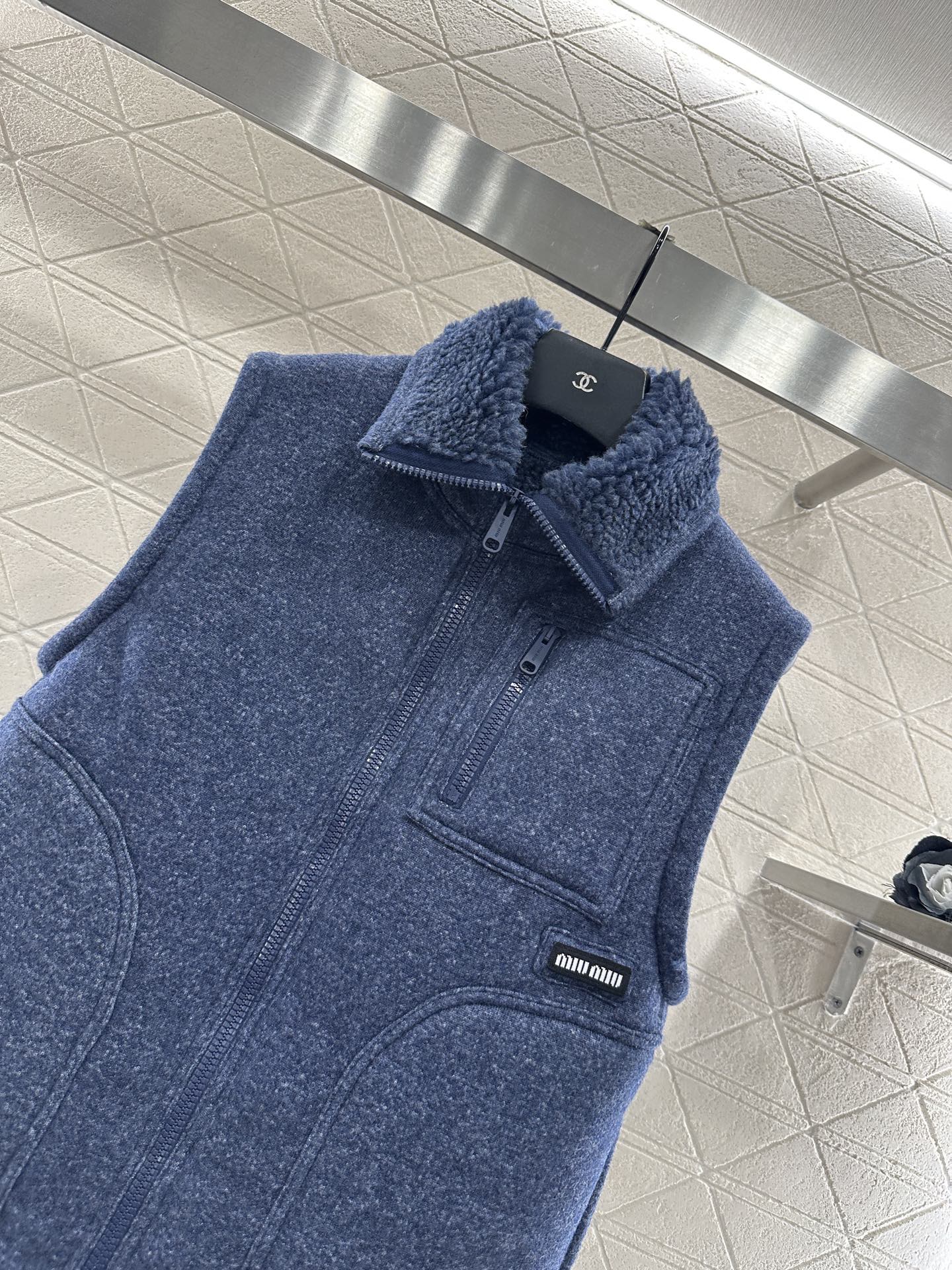 ♥Miumi*♥2025新品上架 摇粒绒立领马甲定制YB泰迪羊毛材质，整件轻盈保暖，直筒马甲时髦不显臃肿