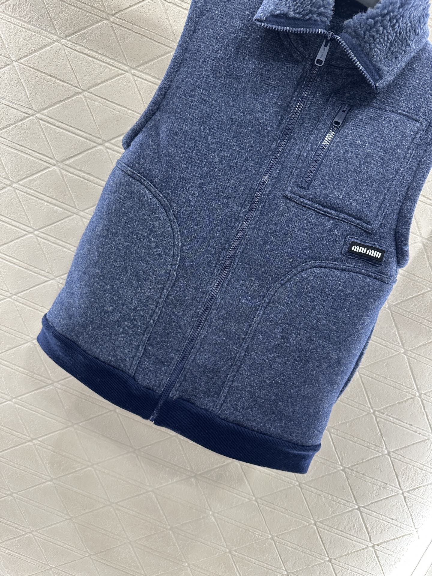 ♥Miumi*♥2025新品上架 摇粒绒立领马甲定制YB泰迪羊毛材质，整件轻盈保暖，直筒马甲时髦不显臃肿