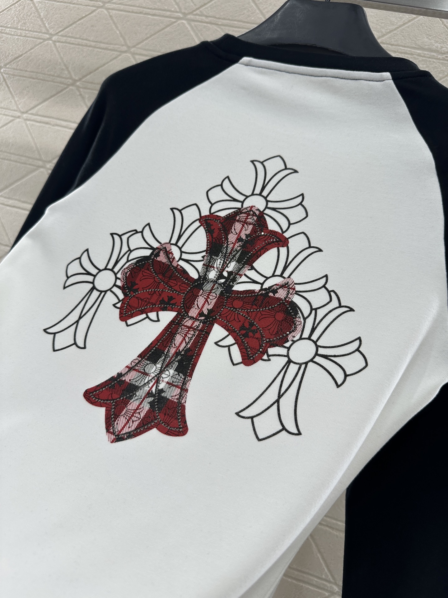 ♥Chrome heatt*♥2025新品上架 烫钻插肩十字架长袖上衣定制YB原生全棉材质，内里磨绒处理