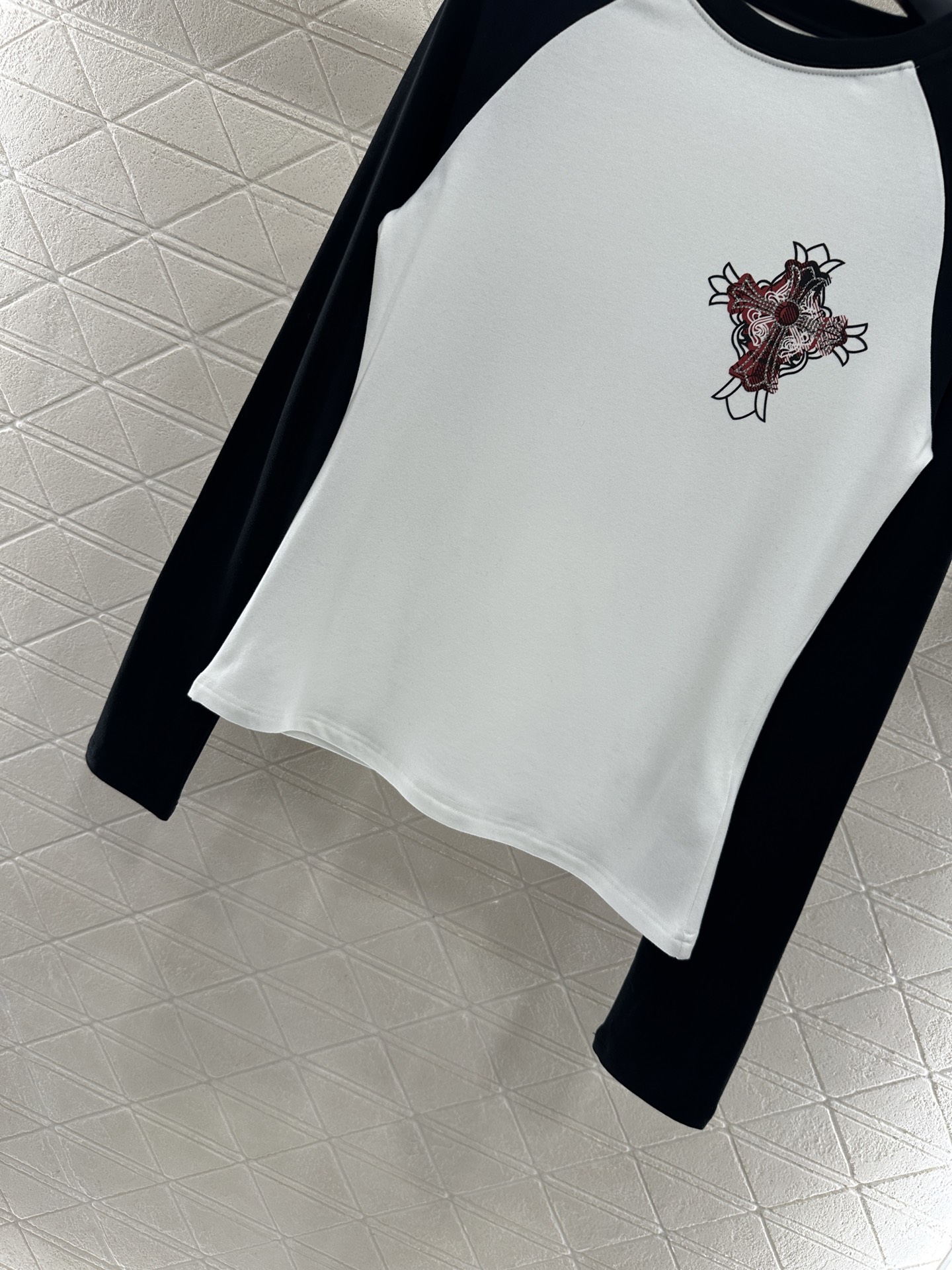 ♥Chrome heatt*♥2025新品上架 烫钻插肩十字架长袖上衣定制YB原生全棉材质，内里磨绒处理