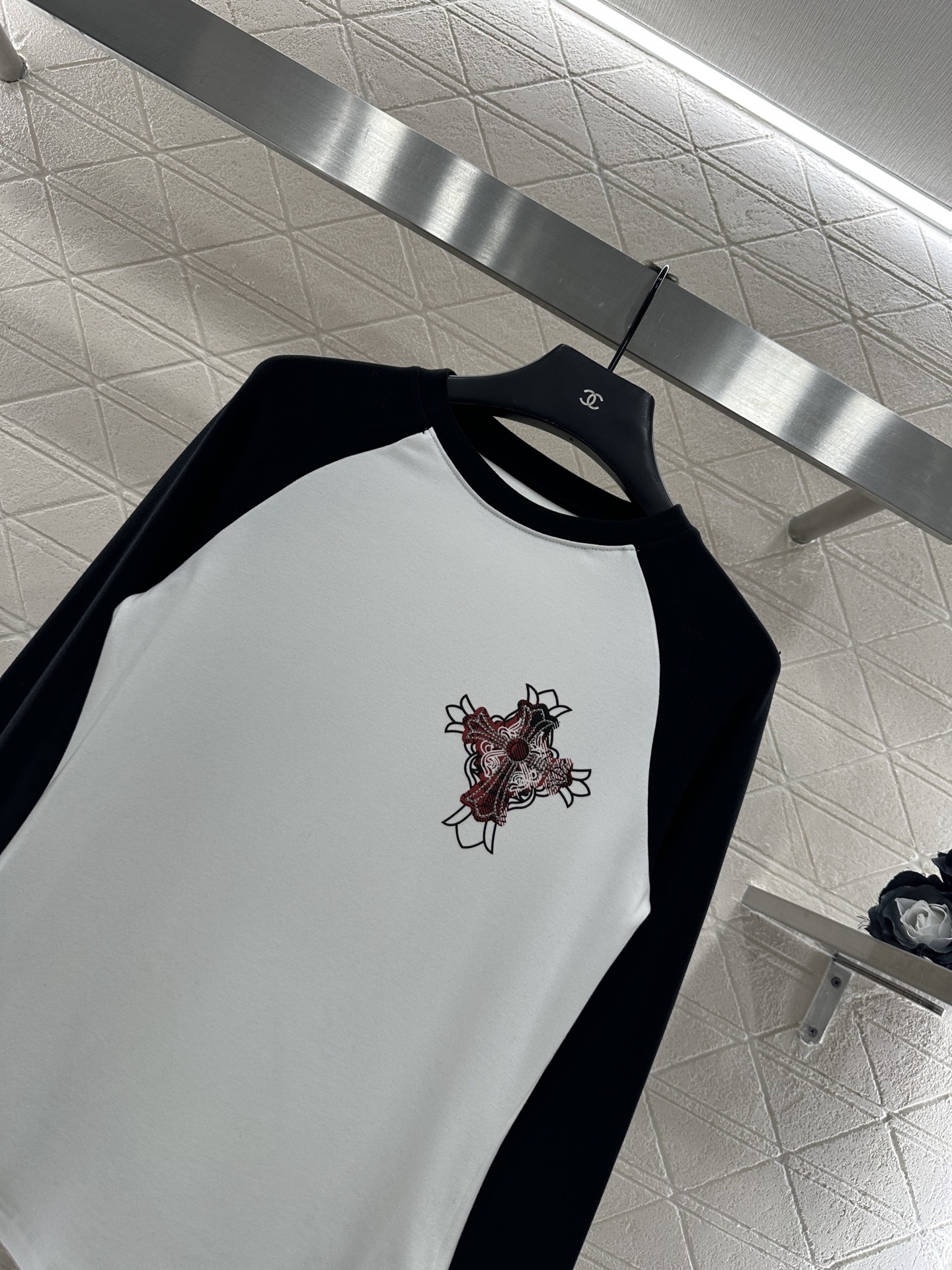 ♥Chrome heatt*♥2025新品上架 烫钻插肩十字架长袖上衣定制YB原生全棉材质，内里磨绒处理