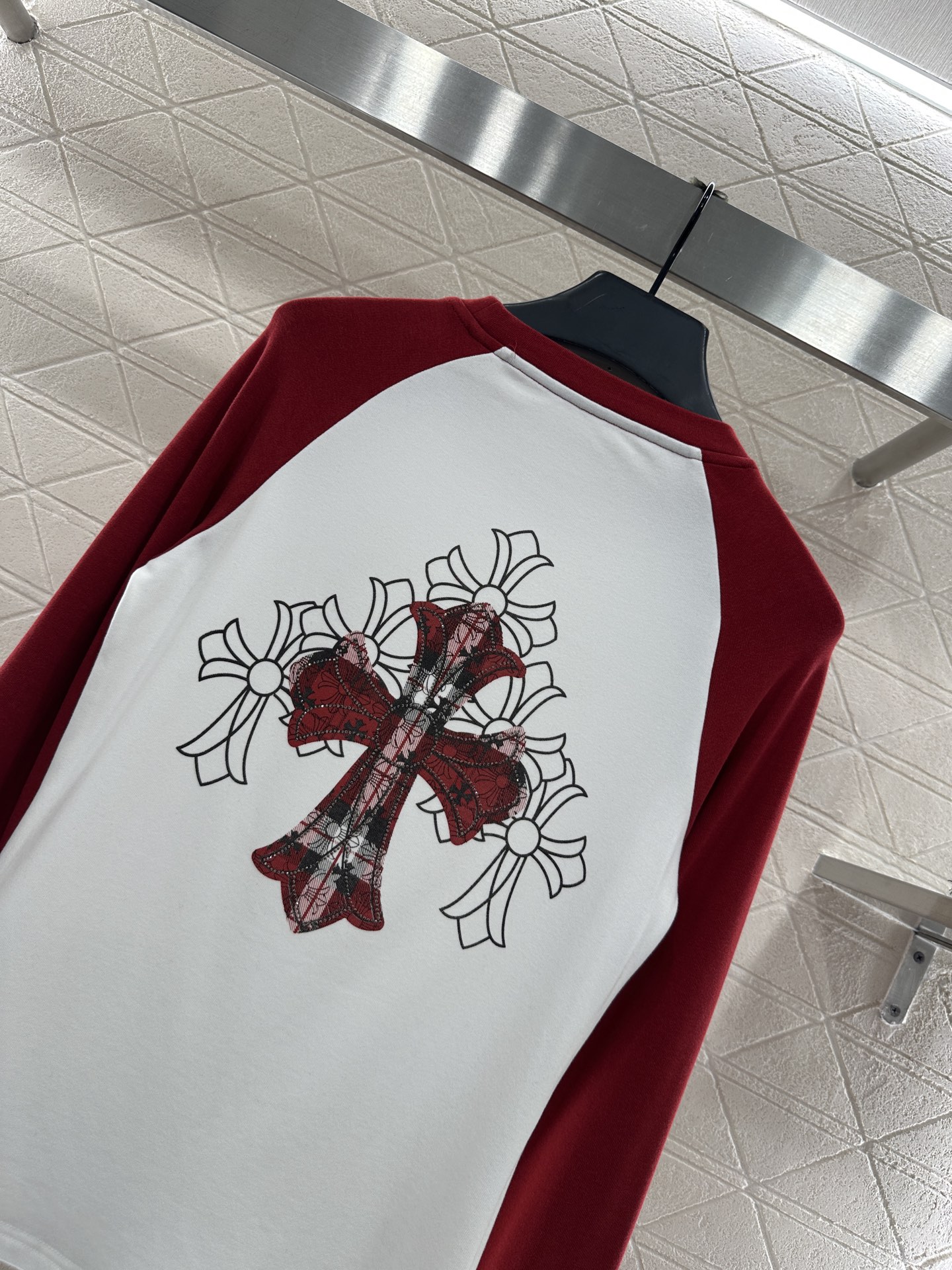 ♥Chrome heatt*♥2025新品上架 烫钻插肩十字架长袖上衣定制YB原生全棉材质，内里磨绒处理