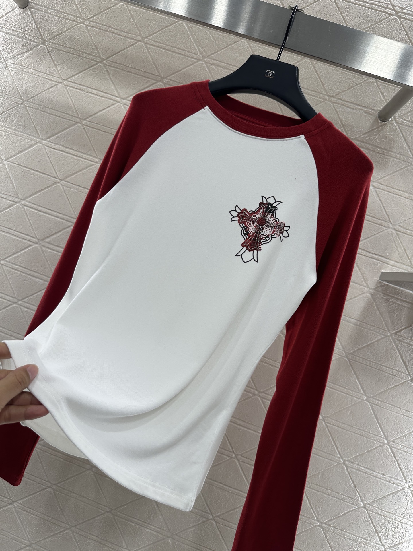 ♥Chrome heatt*♥2025新品上架 烫钻插肩十字架长袖上衣定制YB原生全棉材质，内里磨绒处理