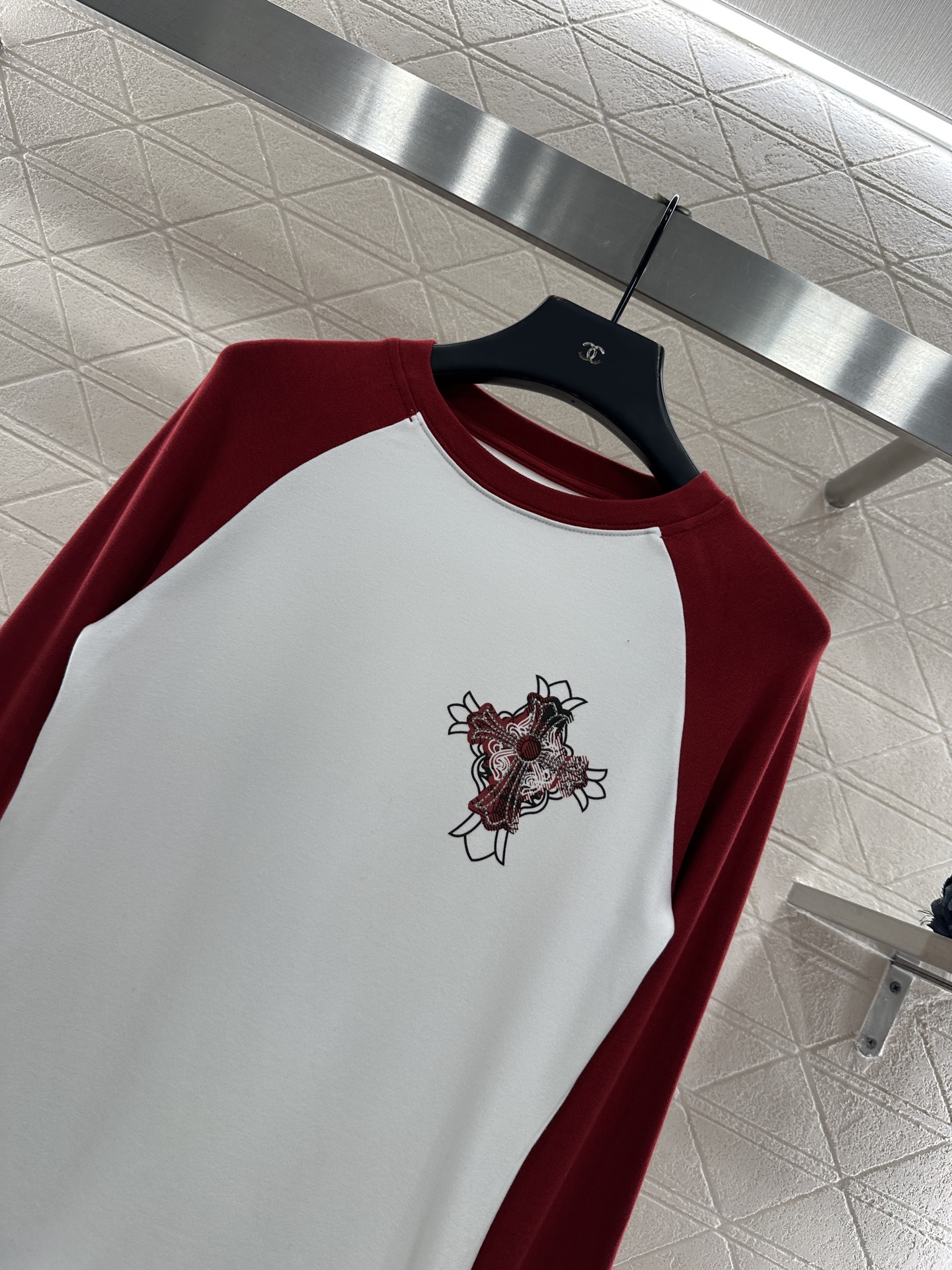 ♥Chrome heatt*♥2025新品上架 烫钻插肩十字架长袖上衣定制YB原生全棉材质，内里磨绒处理