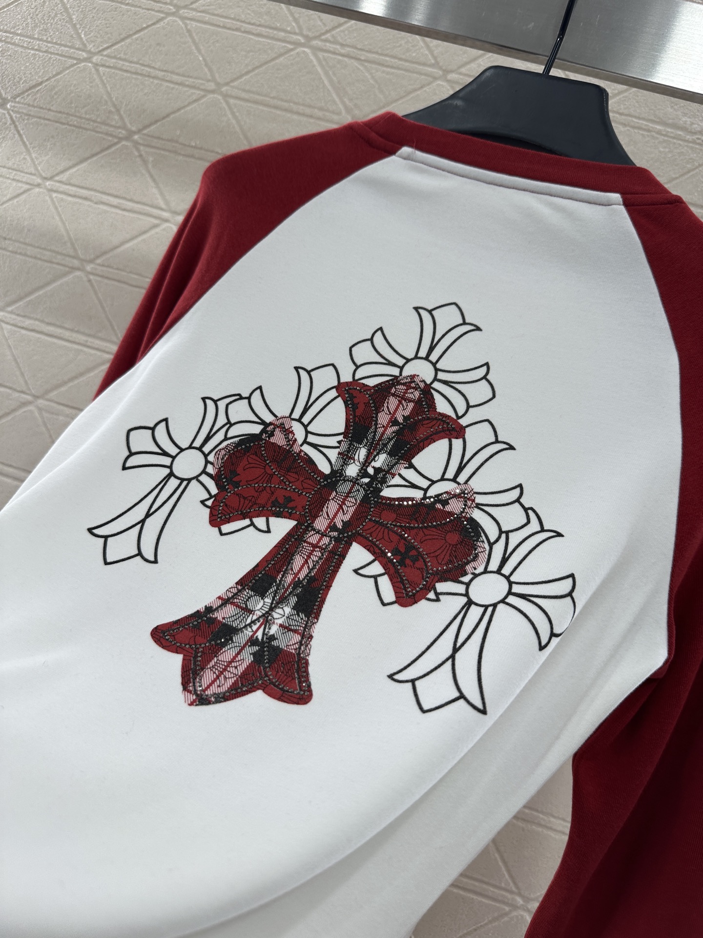 ♥Chrome heatt*♥2025新品上架 烫钻插肩十字架长袖上衣定制YB原生全棉材质，内里磨绒处理