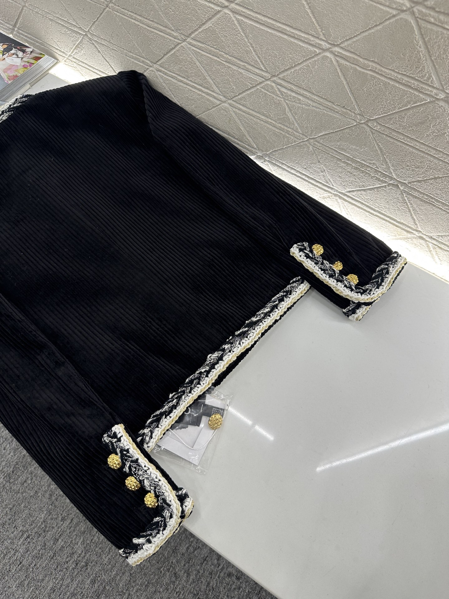 ♥Chane*♥2025新品上架 撞色捆边灯芯绒洋装外套定制YB进口灯芯绒材质，肌理明显，质感上乘，圆领