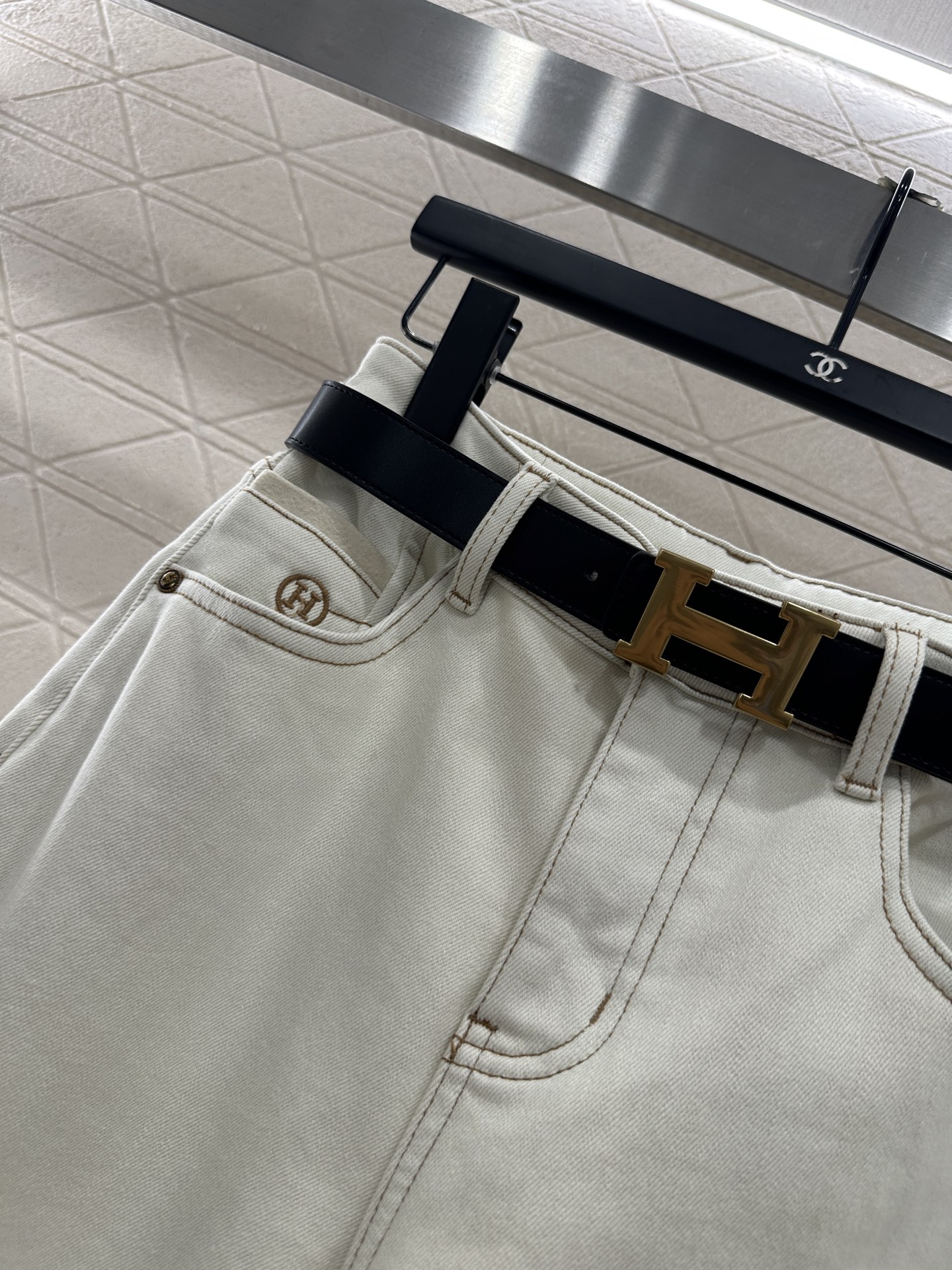 ♥Herme*♥2025新品上架 直筒腰带加绒牛仔裤定制YB斜纹棉牛仔材质，面料柔软舒适，透气性好，反复