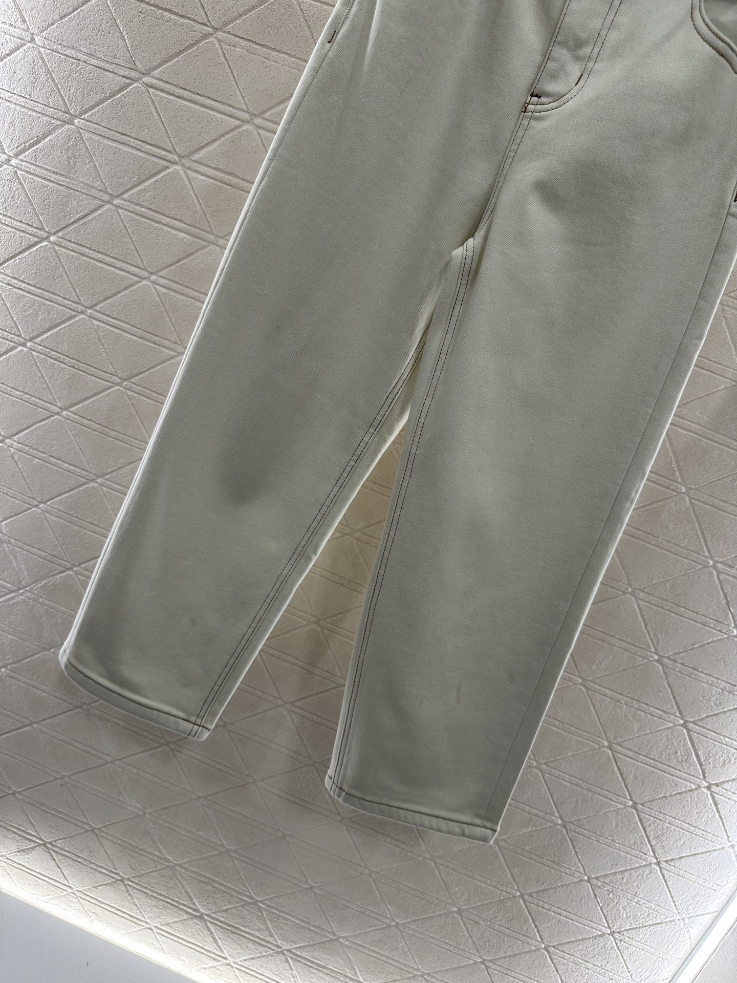 ♥Herme*♥2025新品上架 直筒腰带加绒牛仔裤定制YB斜纹棉牛仔材质，面料柔软舒适，透气性好，反复