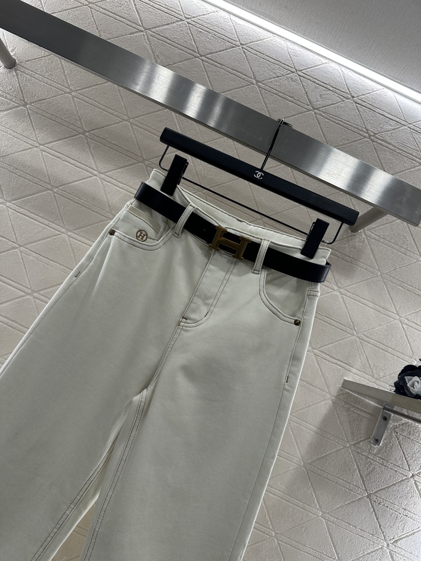 ♥Herme*♥2025新品上架 直筒腰带加绒牛仔裤定制YB斜纹棉牛仔材质，面料柔软舒适，透气性好，反复