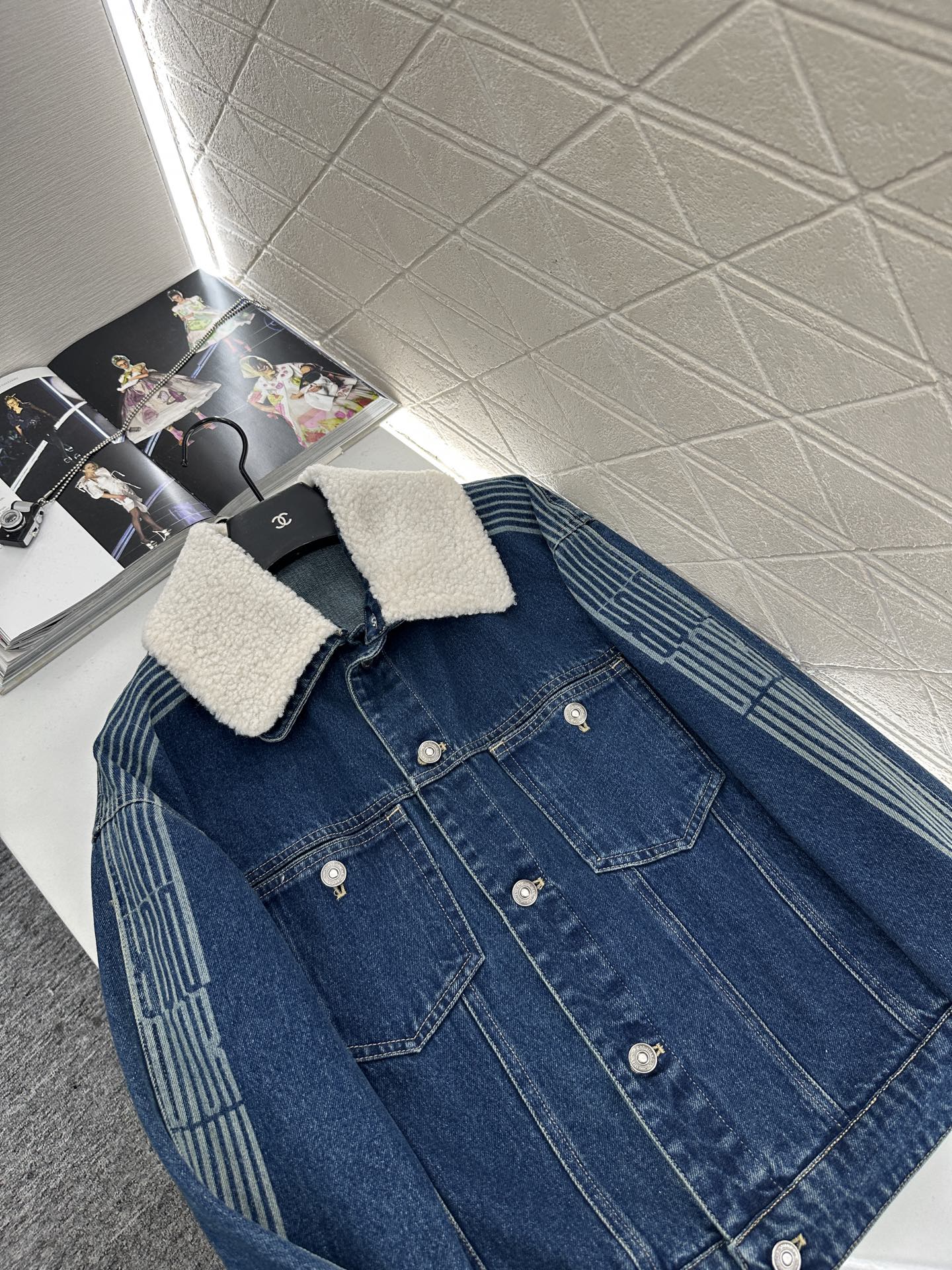 ♥Dio*♥2025新品上架可拆卸翻领牛仔外套长裤套装定制YB斜纹全棉牛仔材质，水洗做旧复古蓝，翻领牛仔