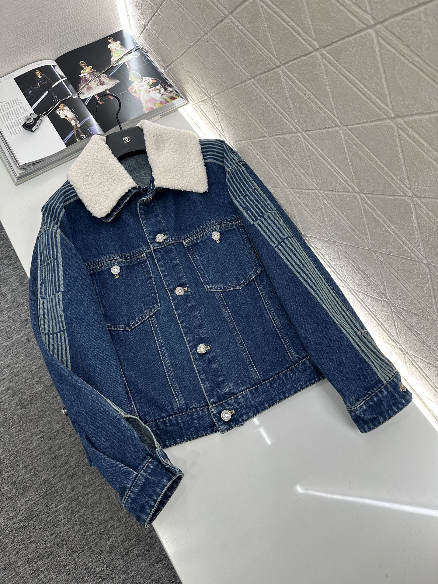 ♥Dio*♥2025新品上架可拆卸翻领牛仔外套长裤套装定制YB斜纹全棉牛仔材质，水洗做旧复古蓝，翻领牛仔