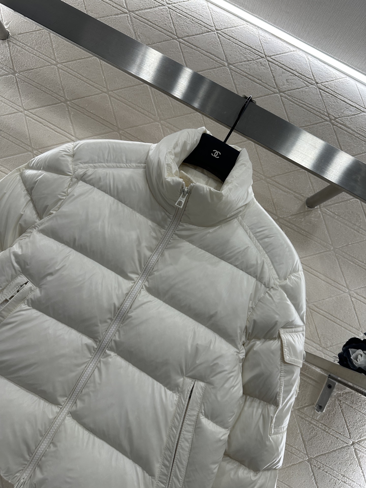 ♥Moncle*♥2025新品上架 长方压纹立领羽绒服定制YB进口再生尼龙材质，白鹅绒填充内里，整件轻盈