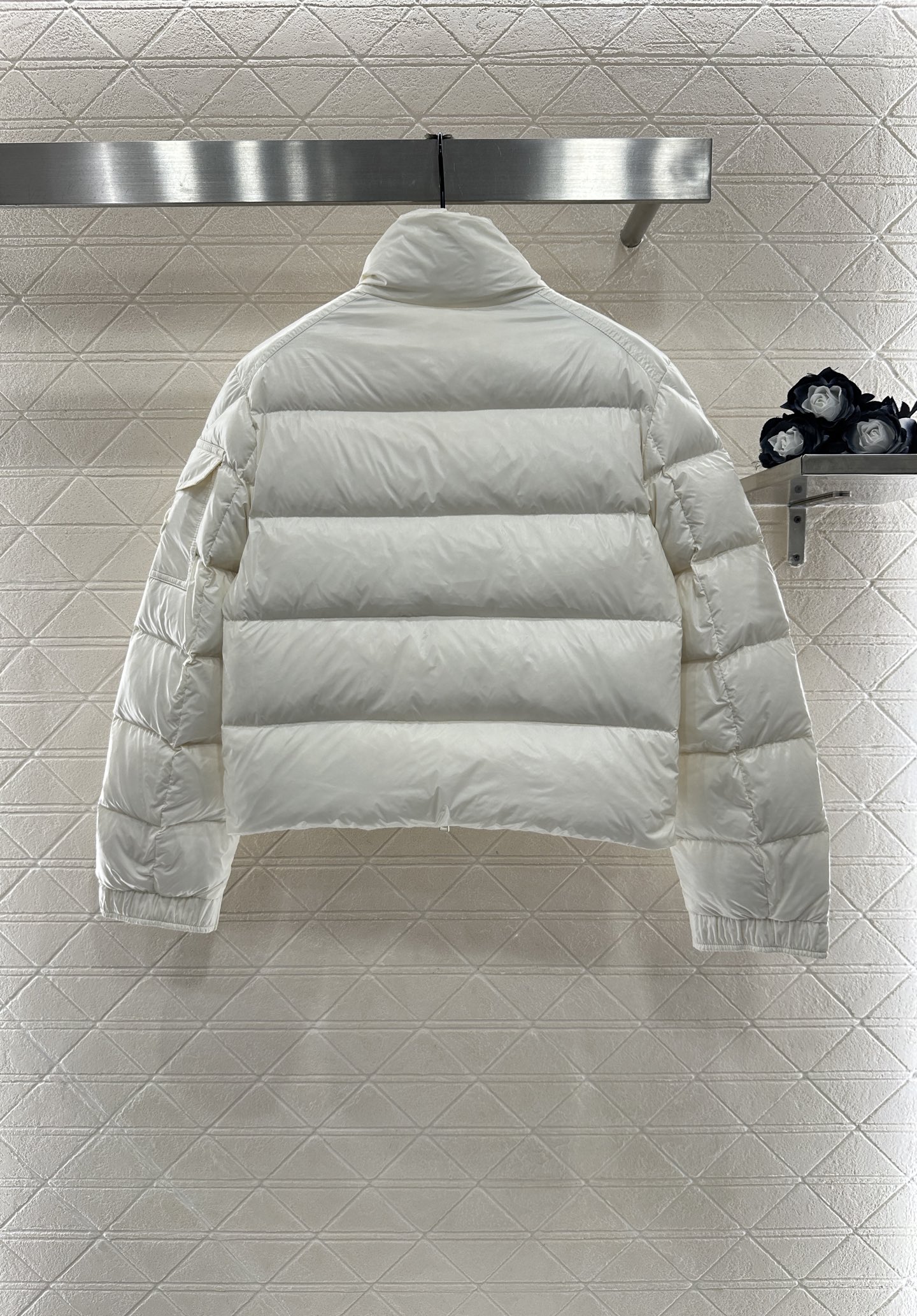 ♥Moncle*♥2025新品上架 长方压纹立领羽绒服定制YB进口再生尼龙材质，白鹅绒填充内里，整件轻盈