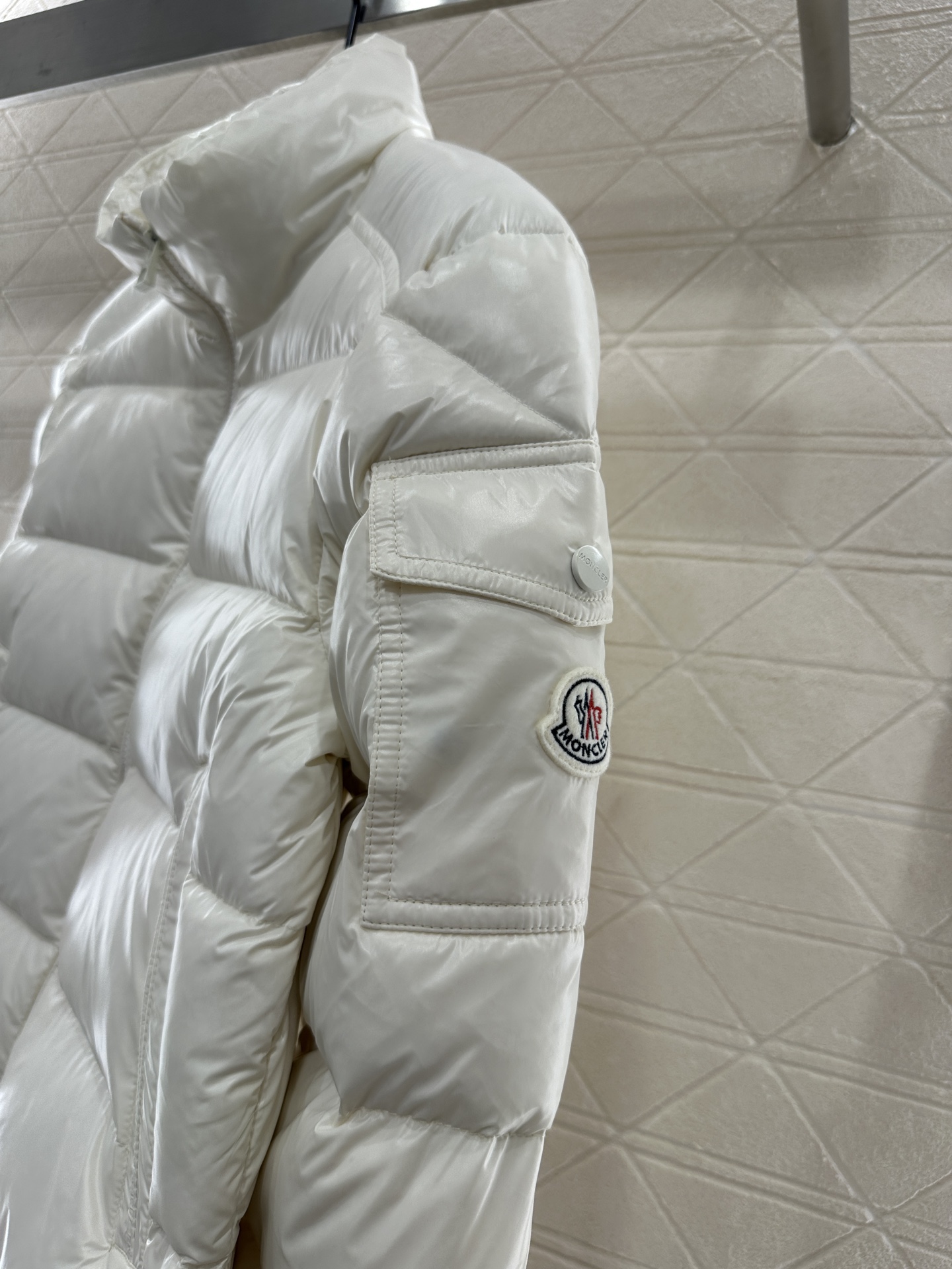 ♥Moncle*♥2025新品上架 长方压纹立领羽绒服定制YB进口再生尼龙材质，白鹅绒填充内里，整件轻盈
