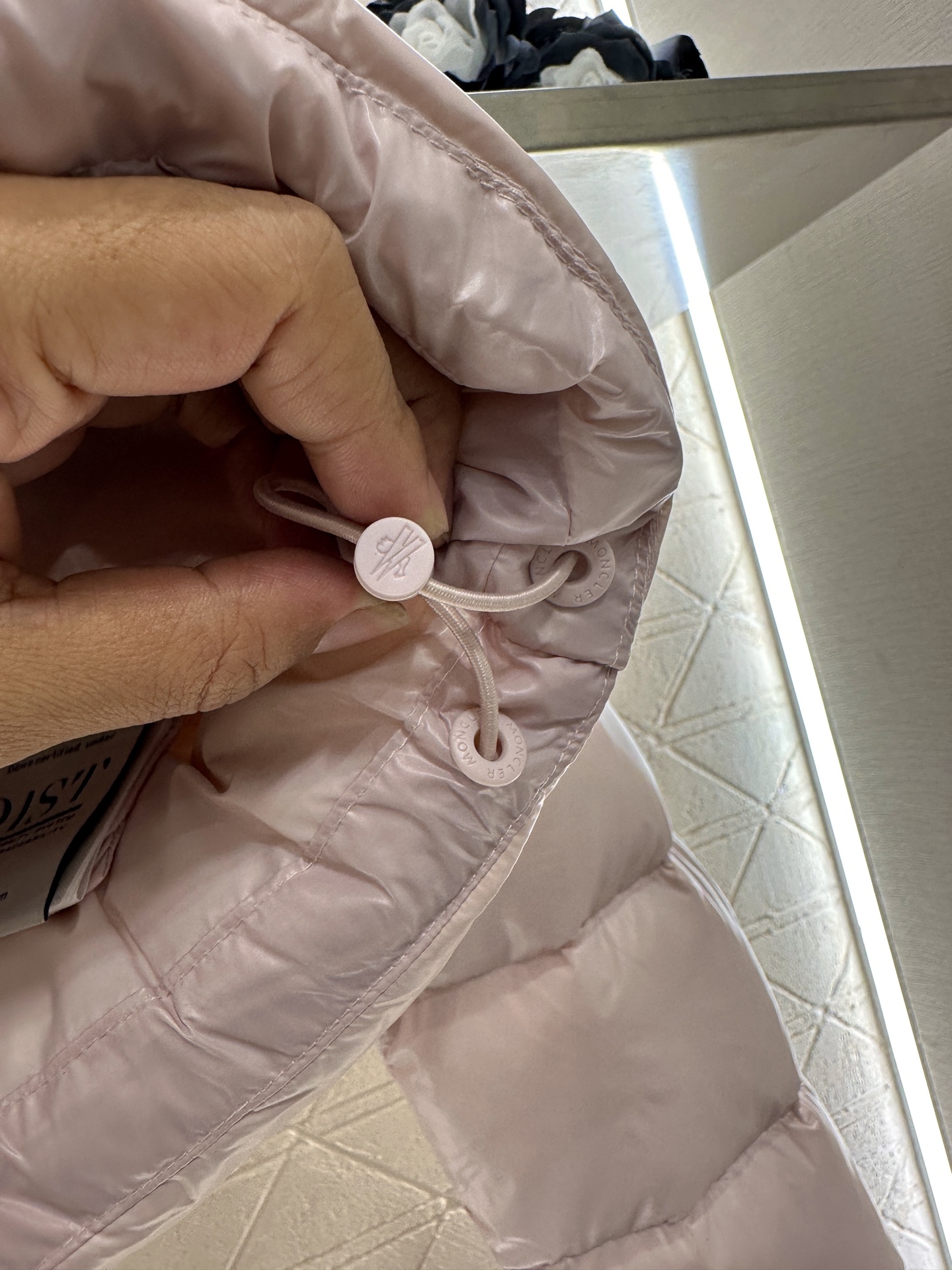 ♥Moncle*♥2025新品上架 长方压纹立领羽绒服定制YB进口再生尼龙材质，白鹅绒填充内里，整件轻盈