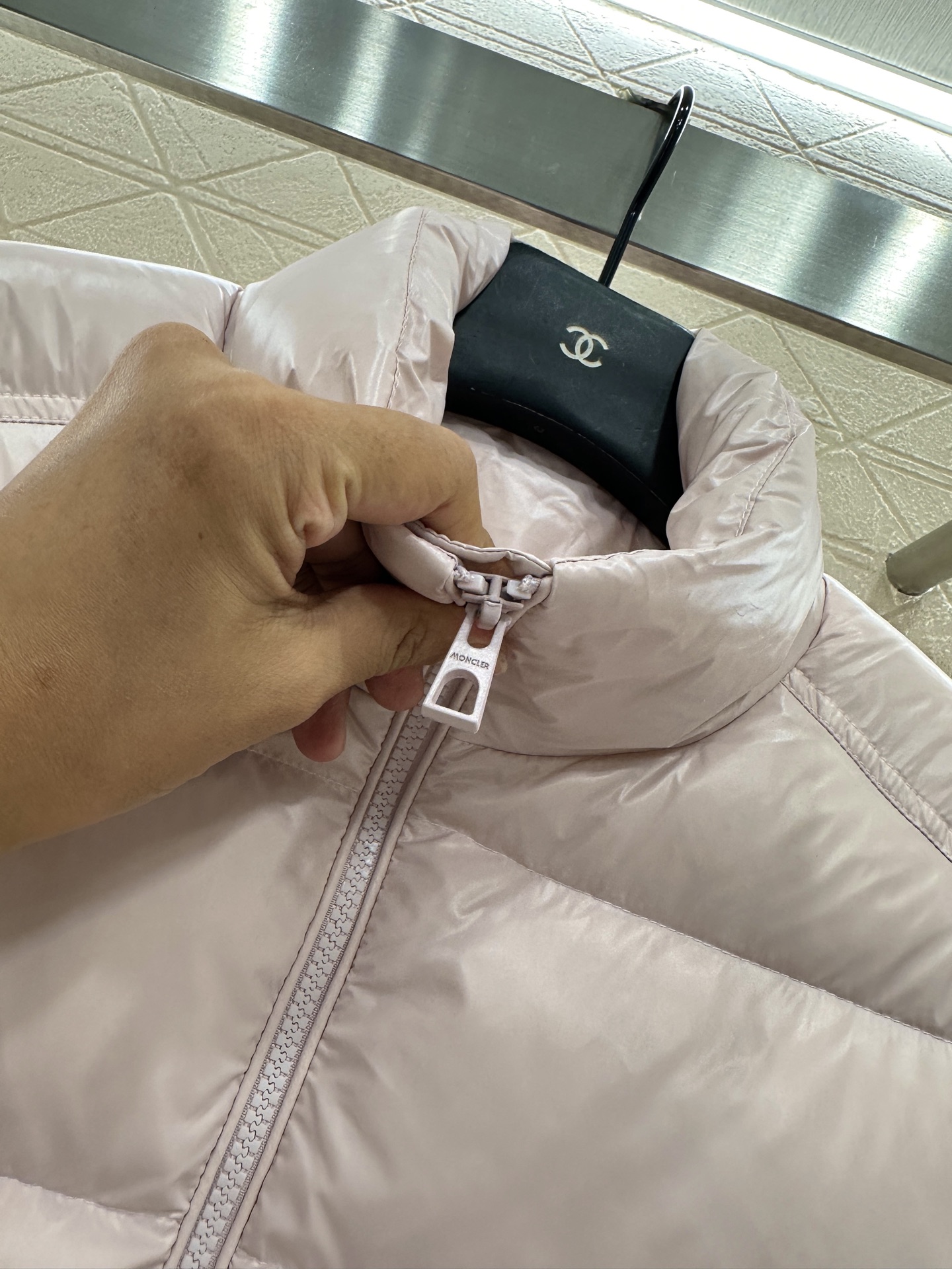 ♥Moncle*♥2025新品上架 长方压纹立领羽绒服定制YB进口再生尼龙材质，白鹅绒填充内里，整件轻盈