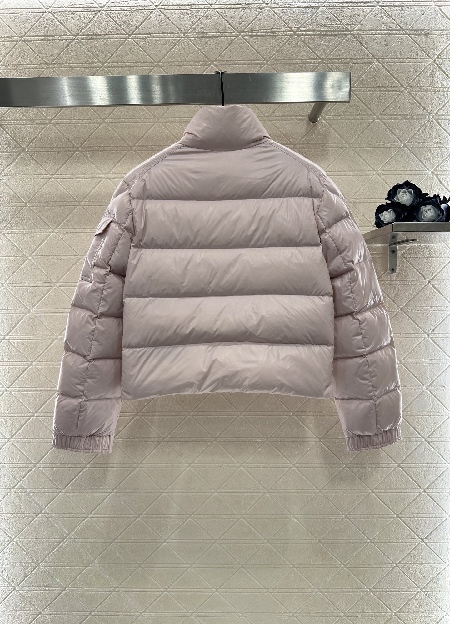 ♥Moncle*♥2025新品上架 长方压纹立领羽绒服定制YB进口再生尼龙材质，白鹅绒填充内里，整件轻盈