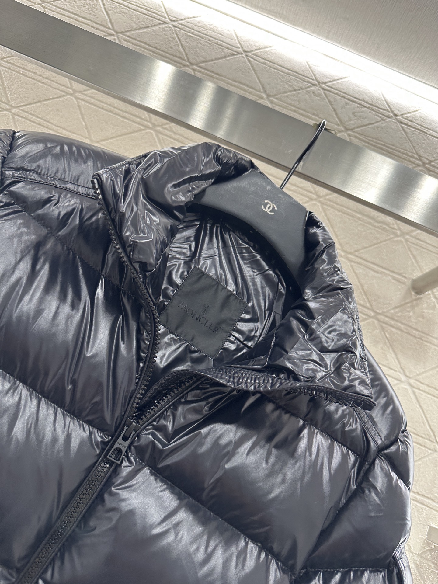 ♥Moncle*♥2025新品上架 长方压纹立领羽绒服定制YB进口再生尼龙材质，白鹅绒填充内里，整件轻盈