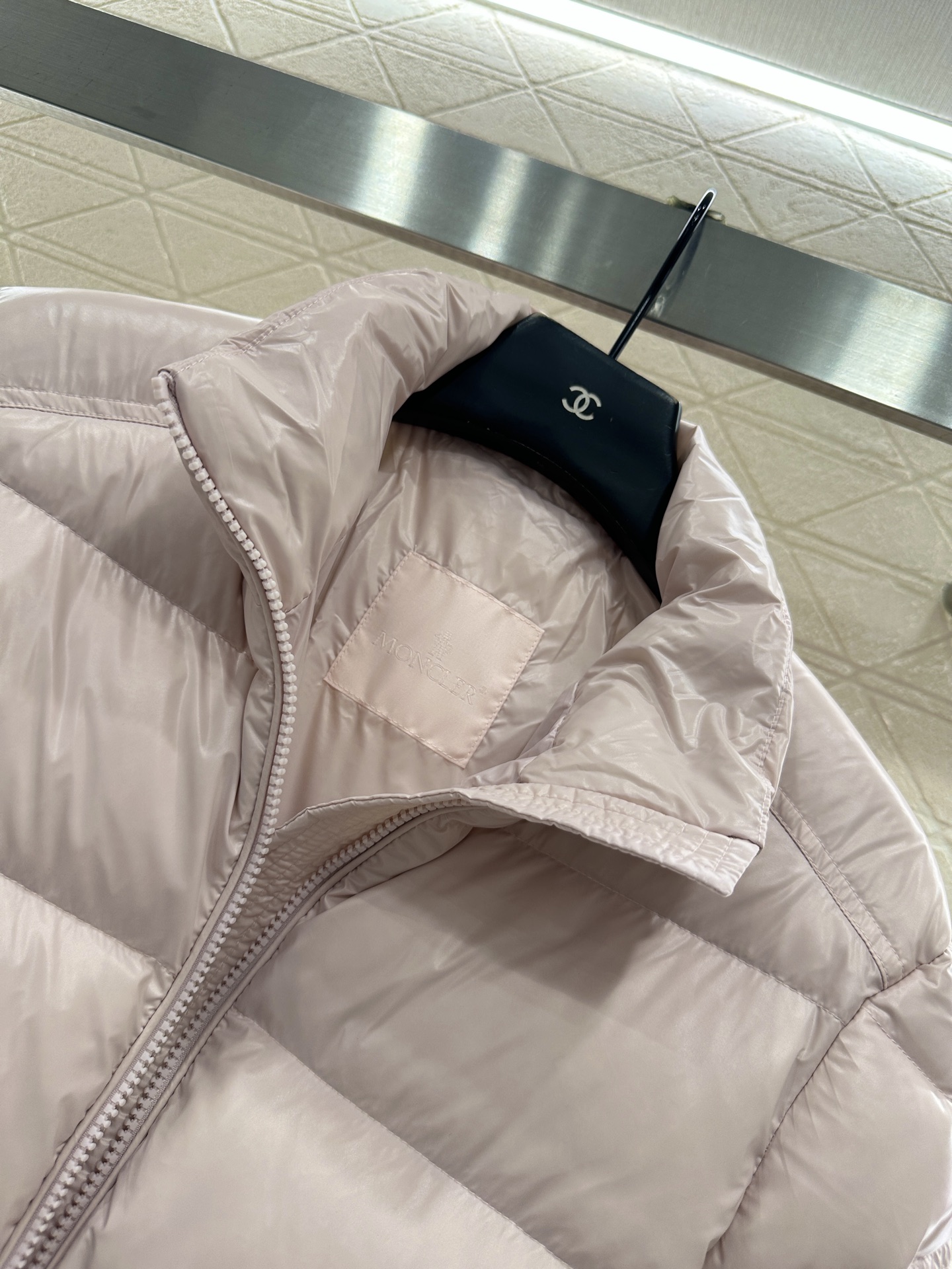 ♥Moncle*♥2025新品上架 长方压纹立领羽绒服定制YB进口再生尼龙材质，白鹅绒填充内里，整件轻盈