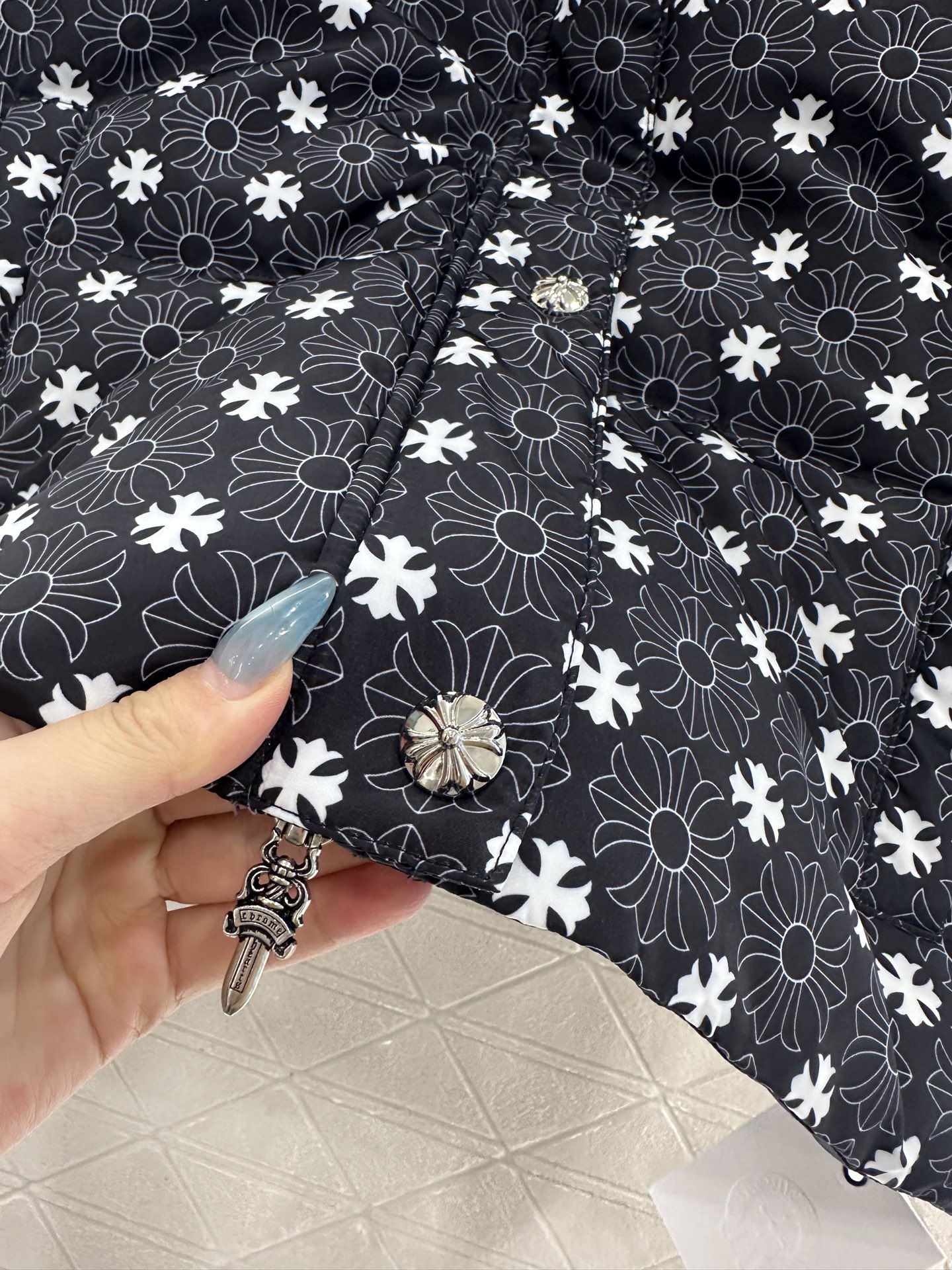 ♥Chrome heart*♥2025新品上架 十字架印花棉服马甲定制YB防风防水尼龙材质，羽绒棉填充内