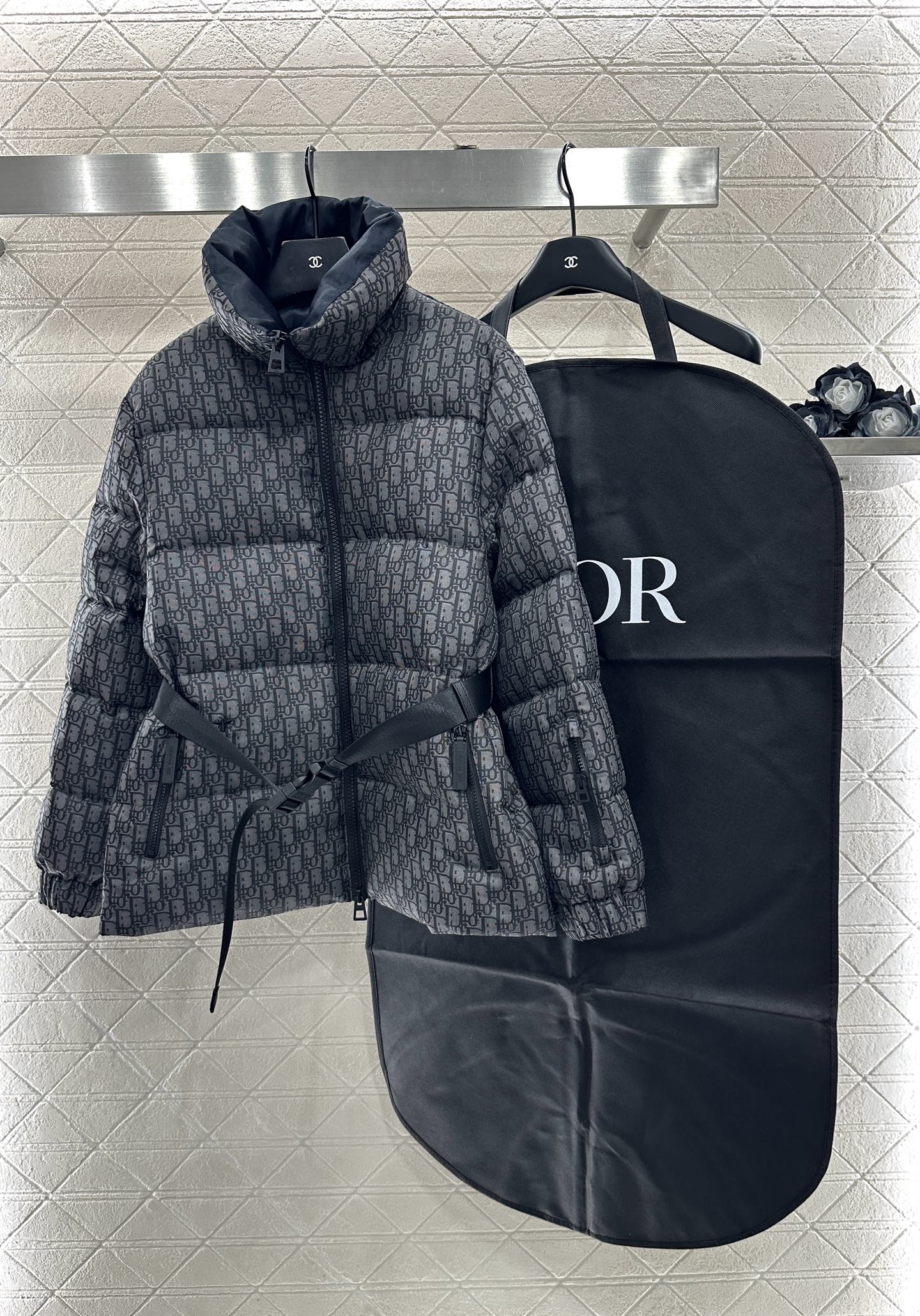 ♥Dio*♥2025新品上架 腰带立领提花羽绒外套定制YB进口提花材质，羽绒填充内里，整件轻盈保暖，立领