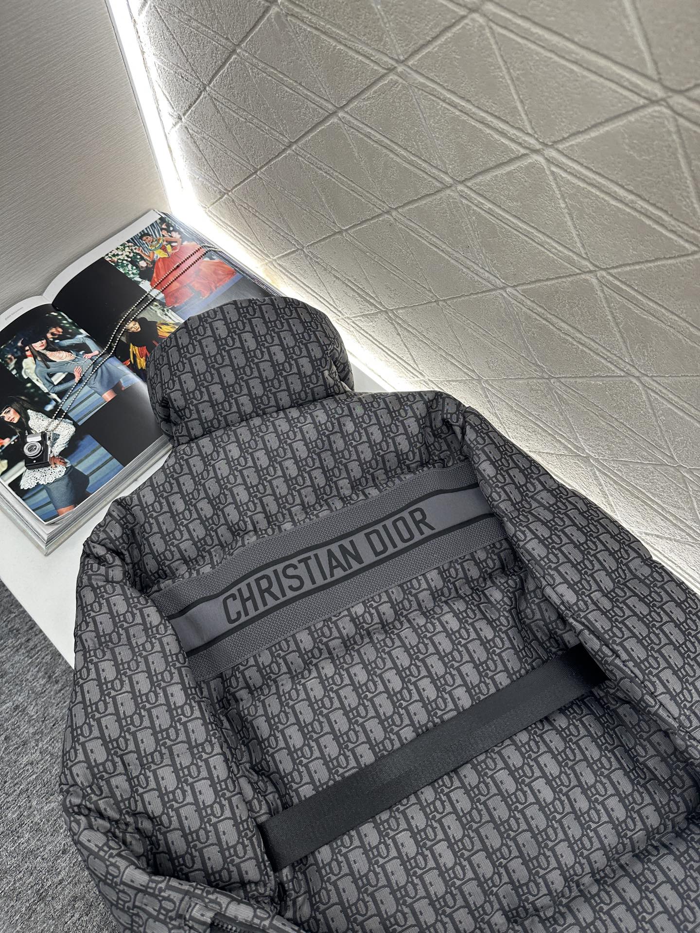 ♥Dio*♥2025新品上架 腰带立领提花羽绒外套定制YB进口提花材质，羽绒填充内里，整件轻盈保暖，立领