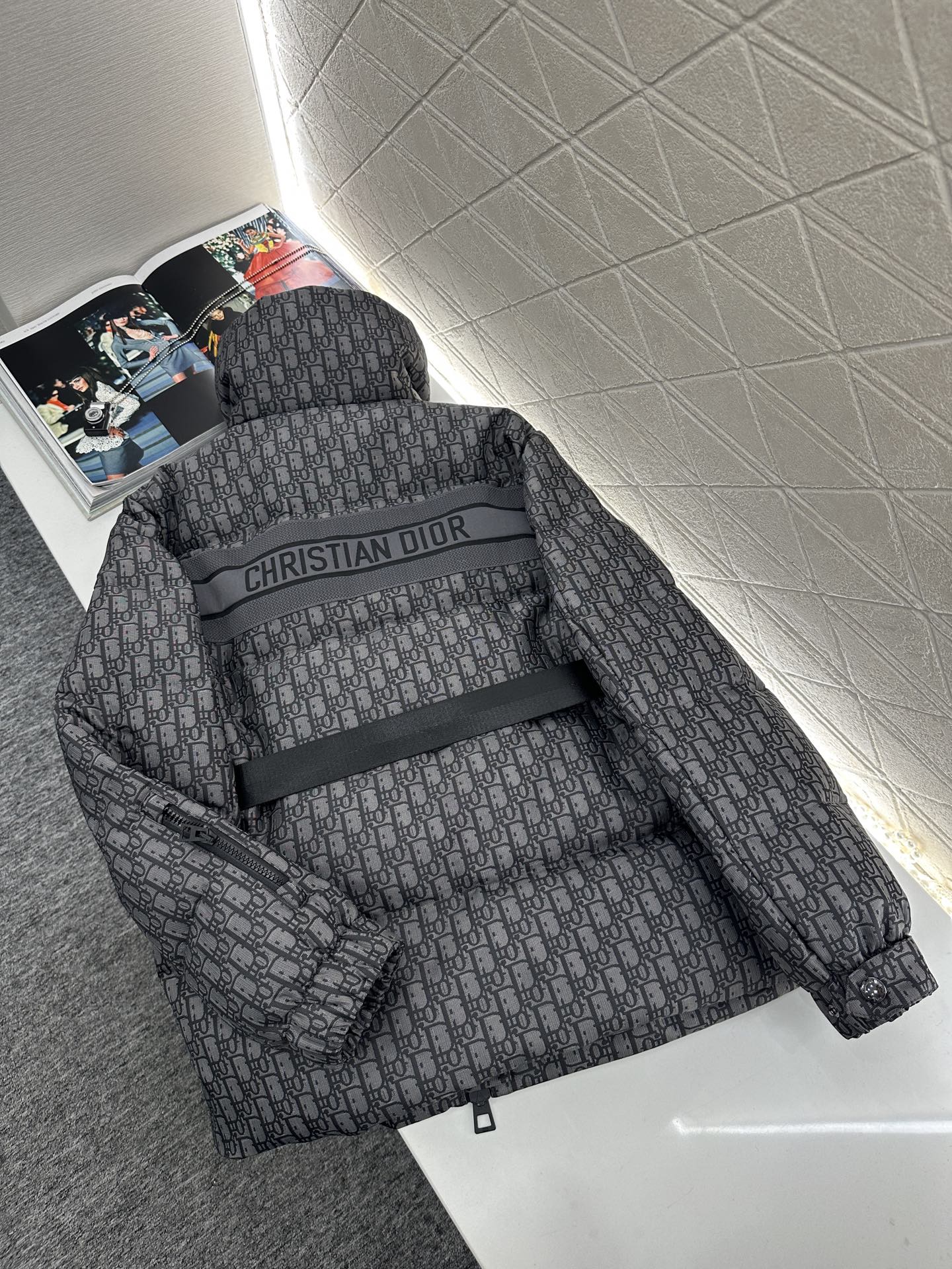 ♥Dio*♥2025新品上架 腰带立领提花羽绒外套定制YB进口提花材质，羽绒填充内里，整件轻盈保暖，立领