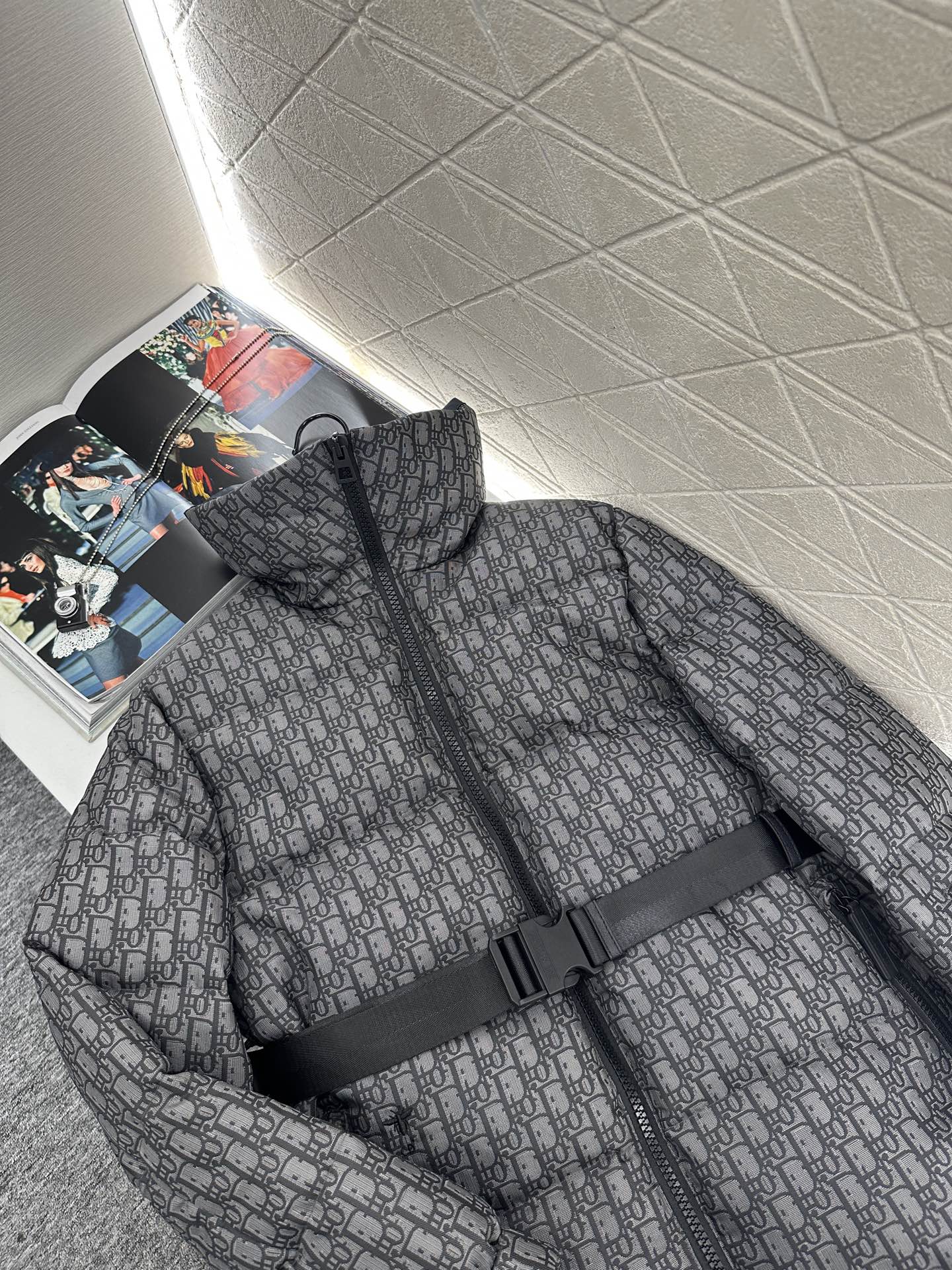 ♥Dio*♥2025新品上架 腰带立领提花羽绒外套定制YB进口提花材质，羽绒填充内里，整件轻盈保暖，立领