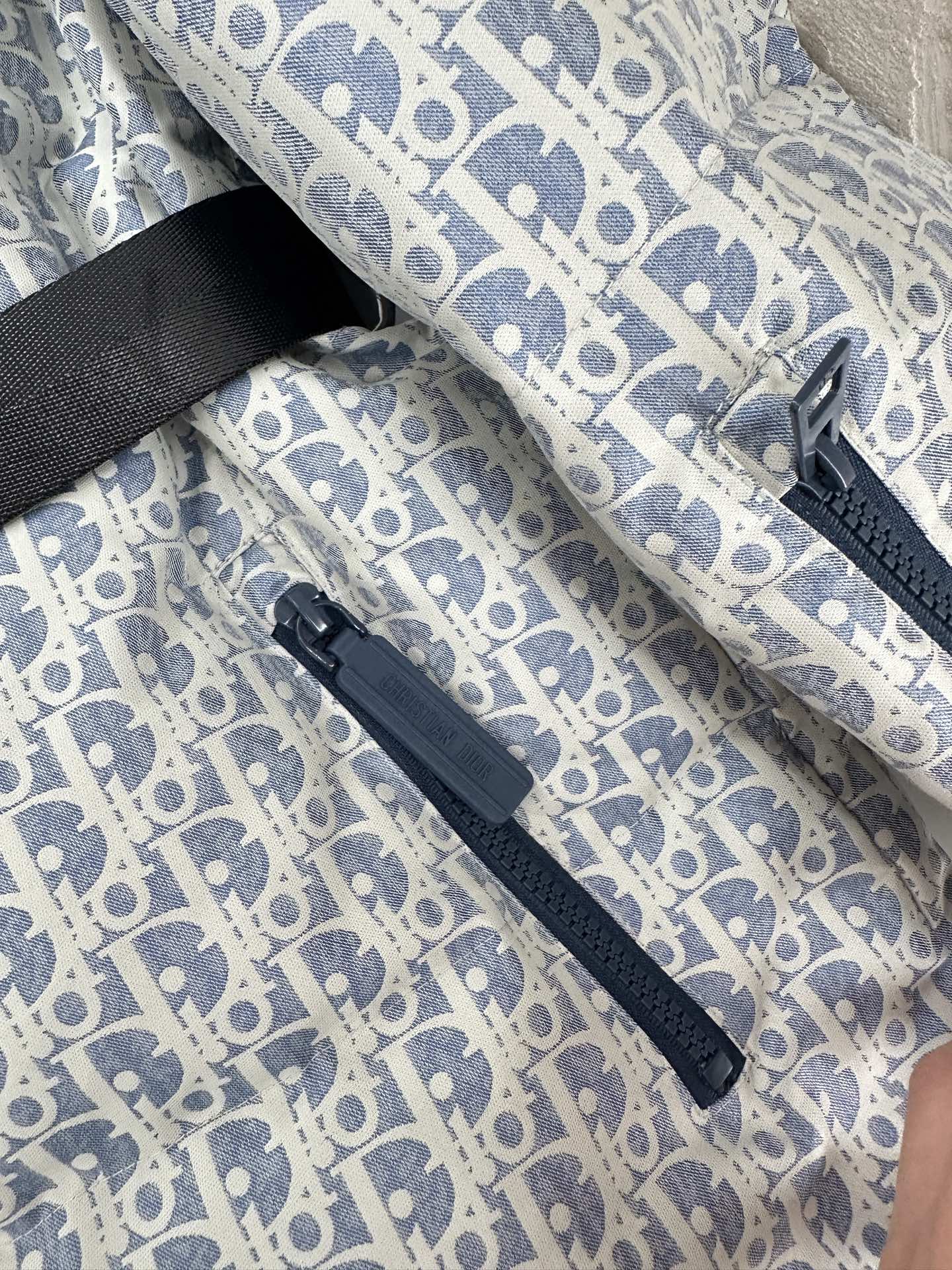 ♥Dio*♥2025新品上架 腰带立领提花羽绒外套定制YB进口提花材质，羽绒填充内里，整件轻盈保暖，立领