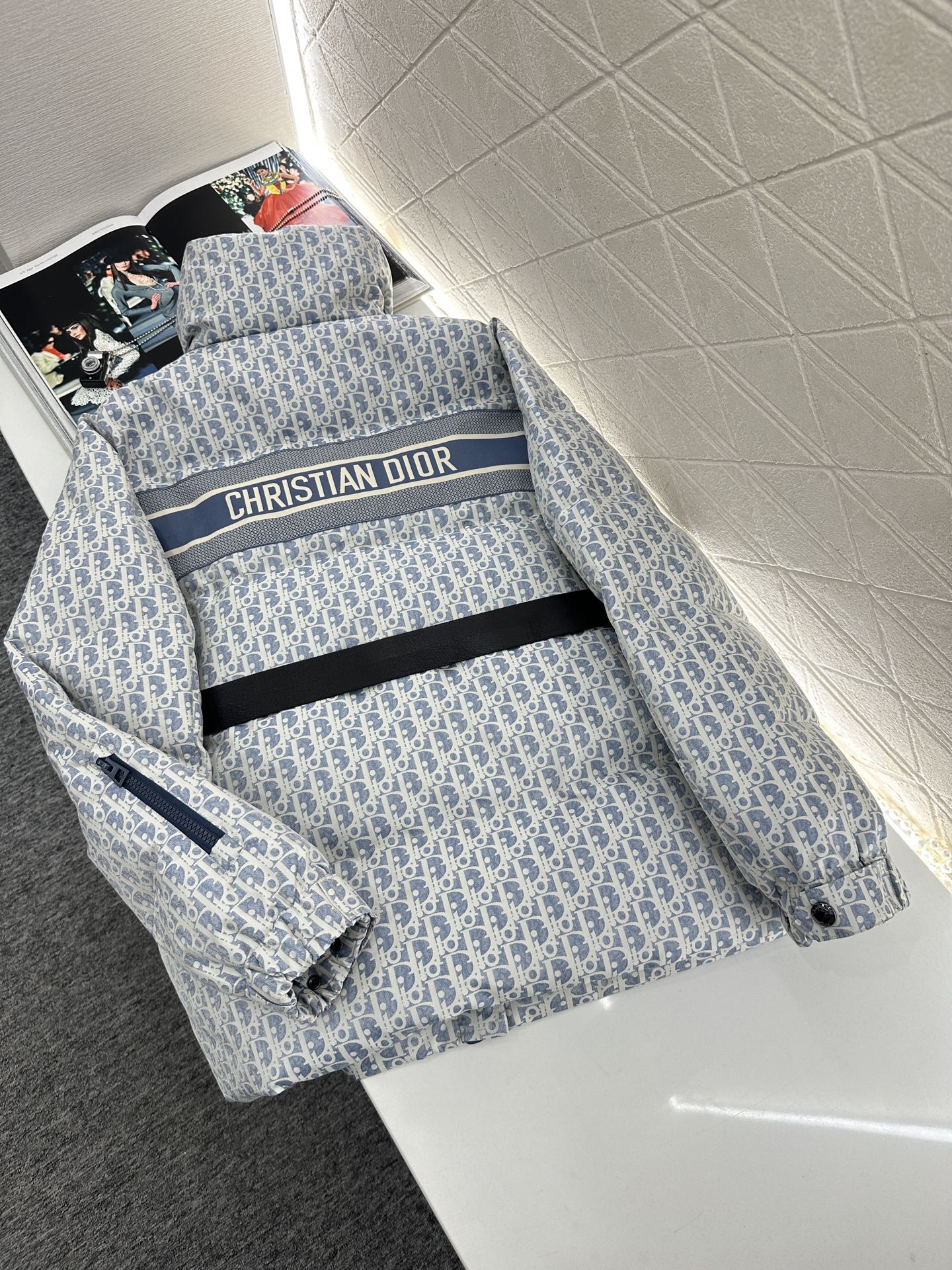 ♥Dio*♥2025新品上架 腰带立领提花羽绒外套定制YB进口提花材质，羽绒填充内里，整件轻盈保暖，立领