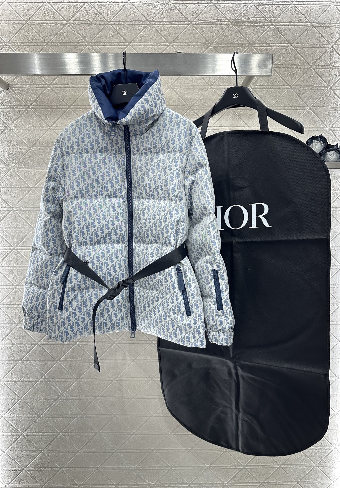 ♥Dio*♥2025新品上架 腰带立领提花羽绒外套定制YB进口提花材质，羽绒填充内里，整件轻盈保暖，立领