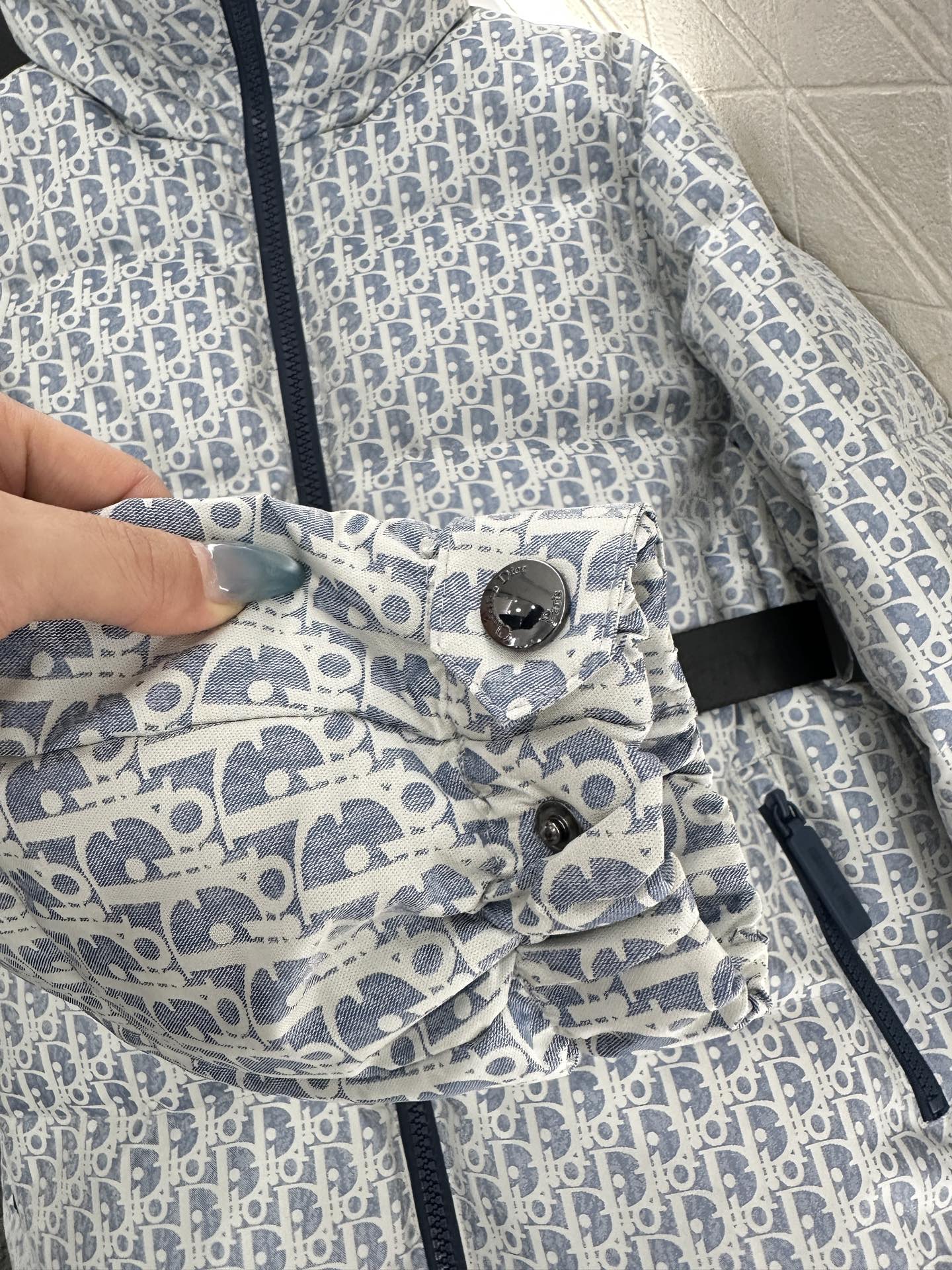 ♥Dio*♥2025新品上架 腰带立领提花羽绒外套定制YB进口提花材质，羽绒填充内里，整件轻盈保暖，立领