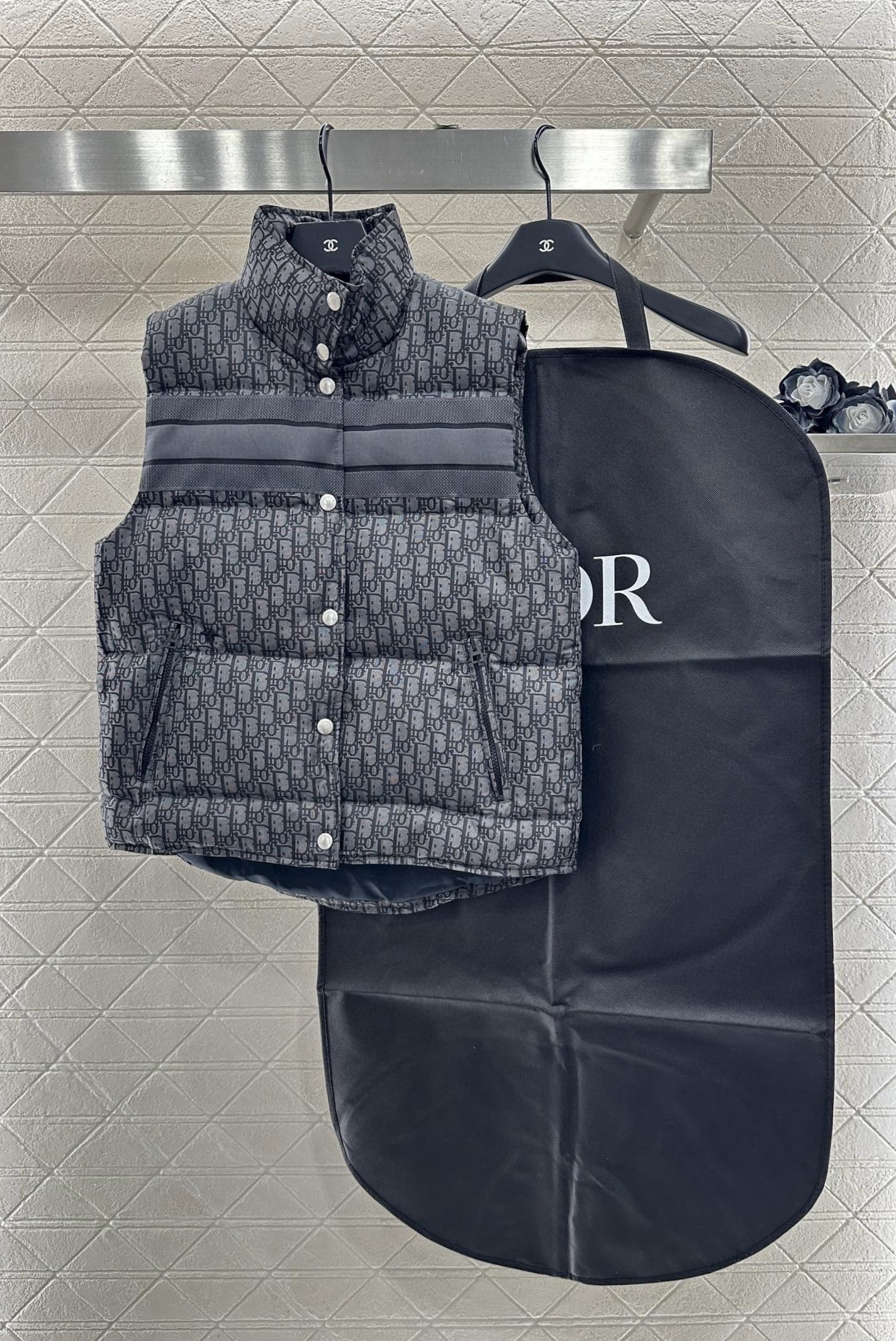 ♥Dio*♥2025新品上架 立领提花羽绒马甲定制YB进口提花材质，羽绒填充内里，整件轻盈保暖，立领提花