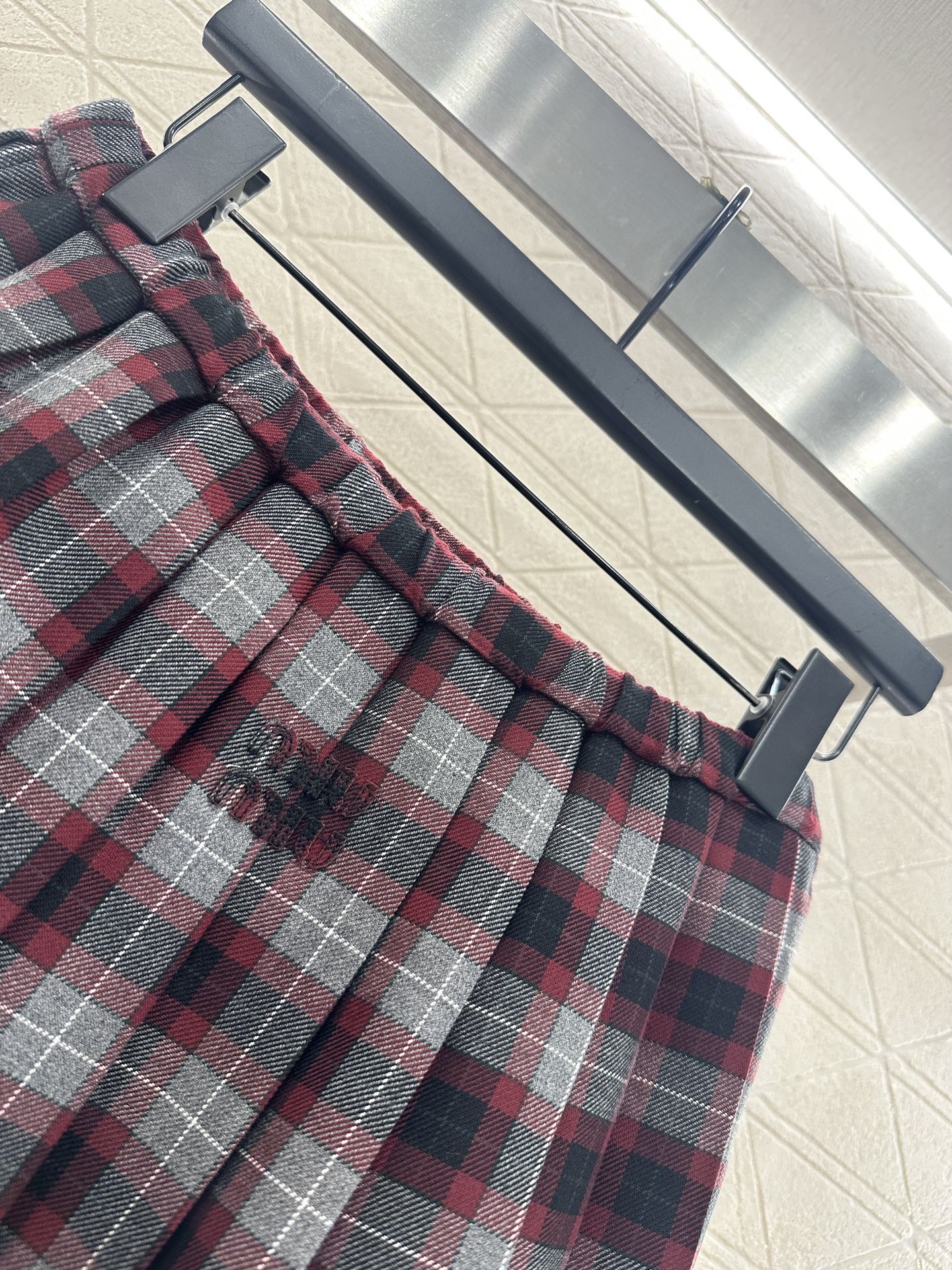 ♥Miumi*♥2025新品上架 定位格纹衬衫百褶裙套装定制YB百分百羊毛材质，质感上乘，垂感光泽，短款