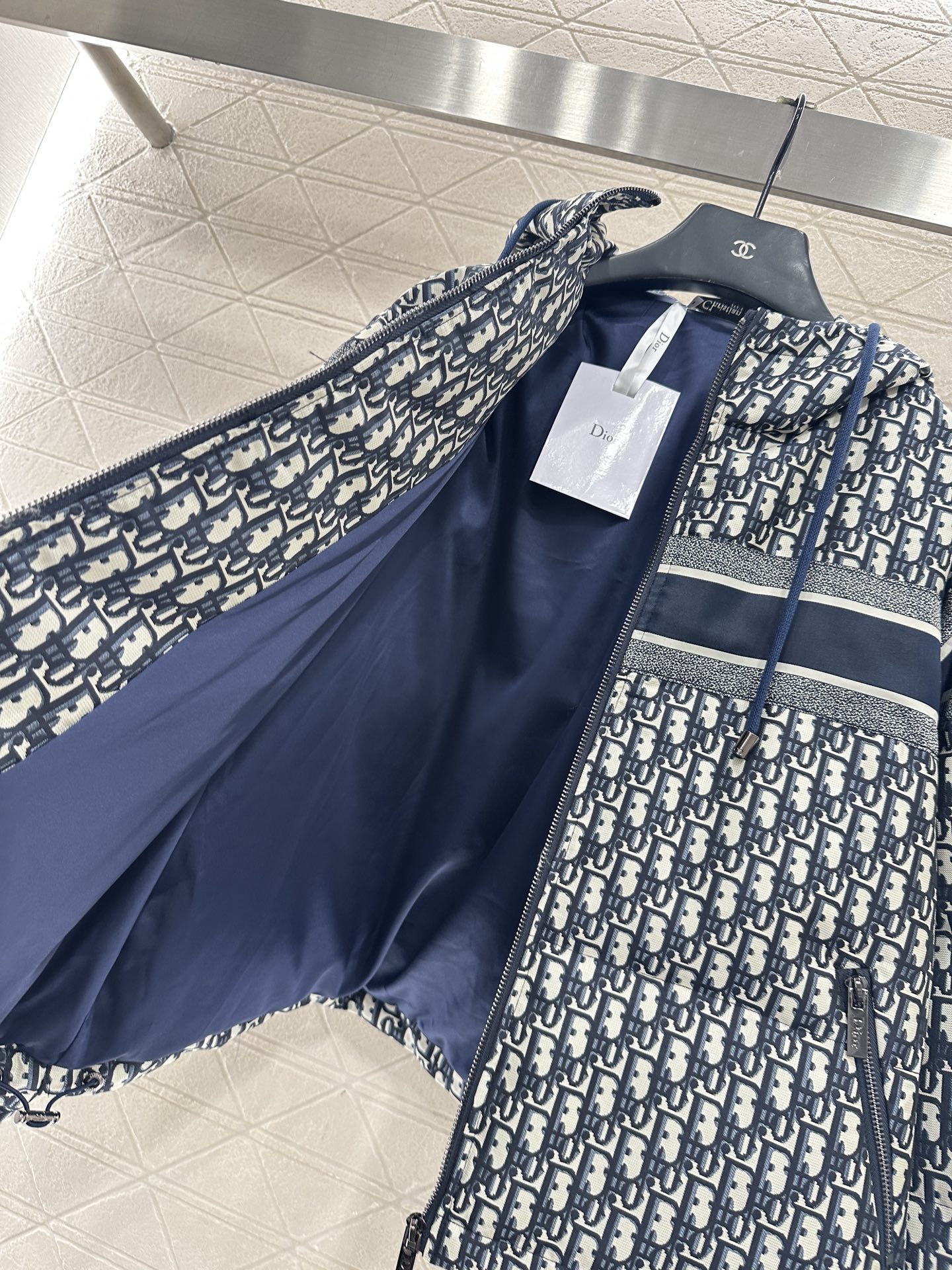 ♥Dio*♥2025新品上架 连帽提花羽绒外套定制YB进口提花材质，羽绒填充内里，整件轻盈保暖，连帽抽绳