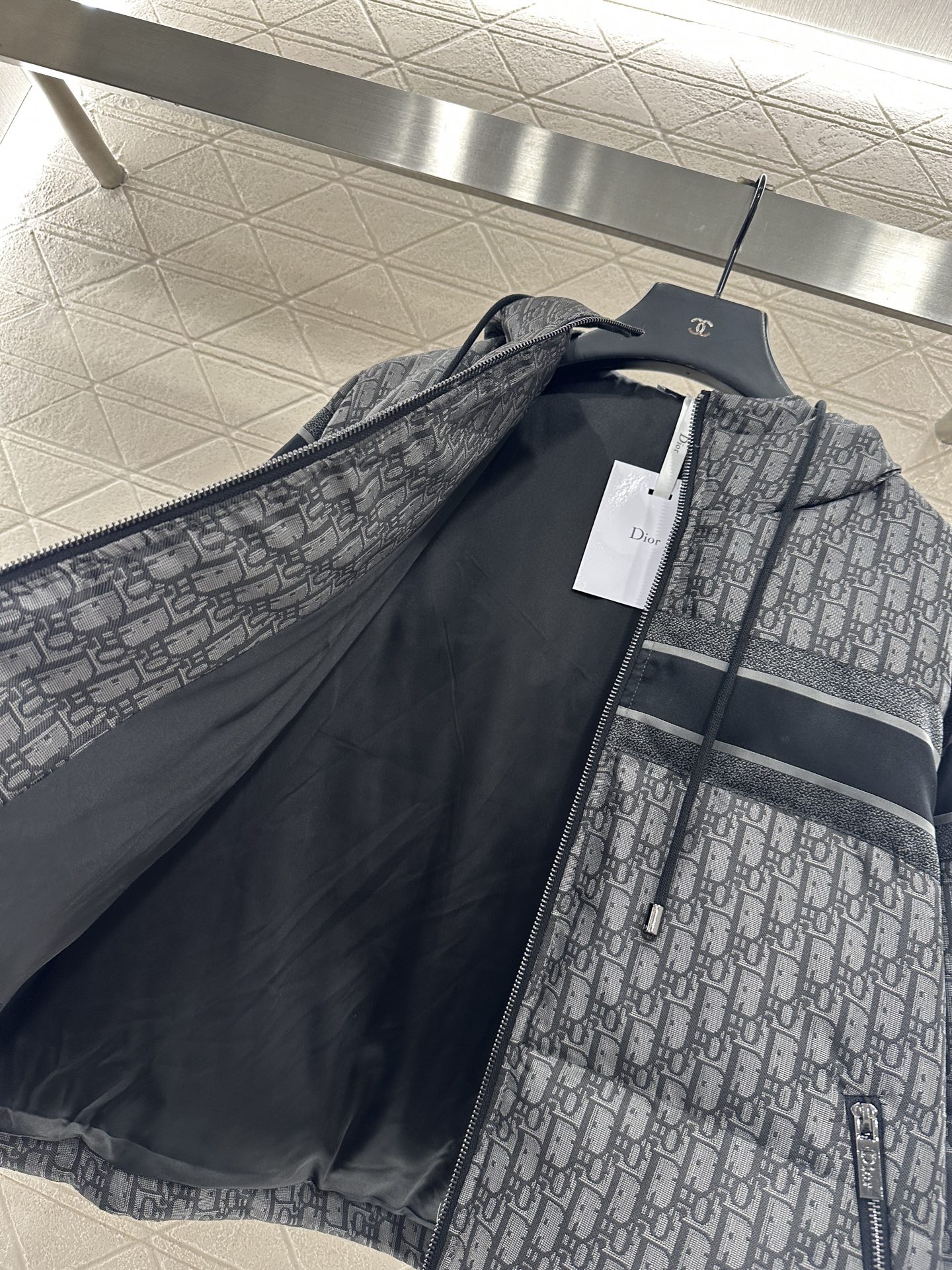 ♥Dio*♥2025新品上架 连帽提花羽绒外套定制YB进口提花材质，羽绒填充内里，整件轻盈保暖，连帽抽绳