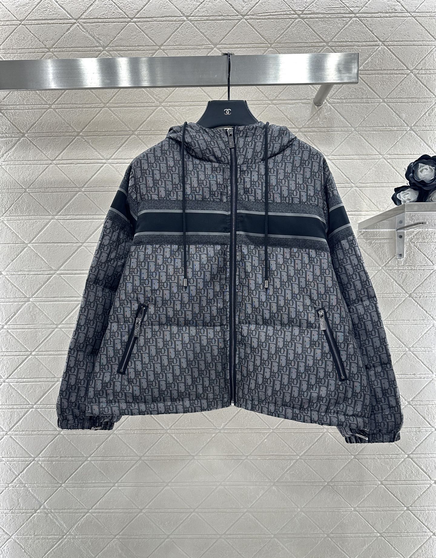 ♥Dio*♥2025新品上架 连帽提花羽绒外套定制YB进口提花材质，羽绒填充内里，整件轻盈保暖，连帽抽绳