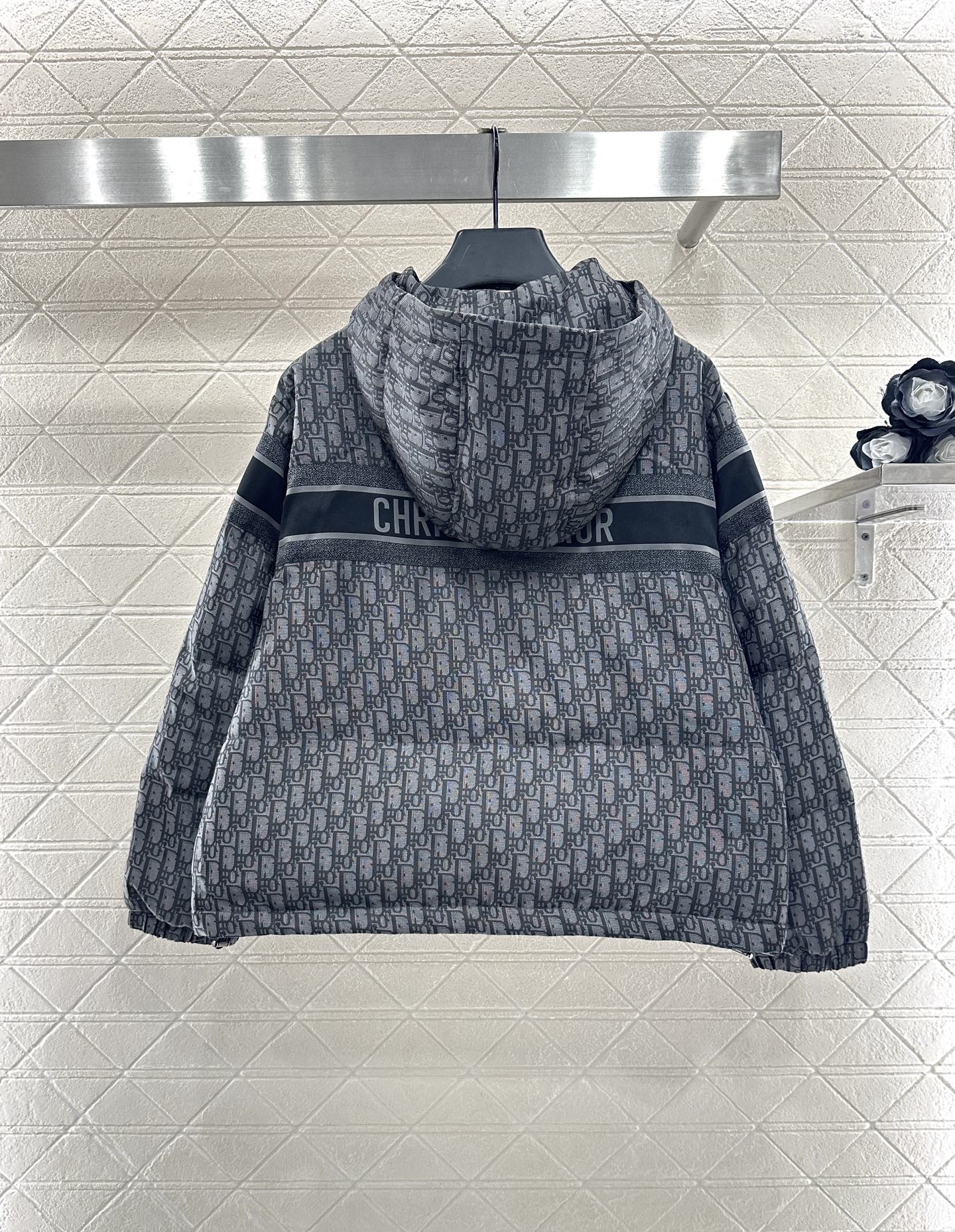 ♥Dio*♥2025新品上架 连帽提花羽绒外套定制YB进口提花材质，羽绒填充内里，整件轻盈保暖，连帽抽绳