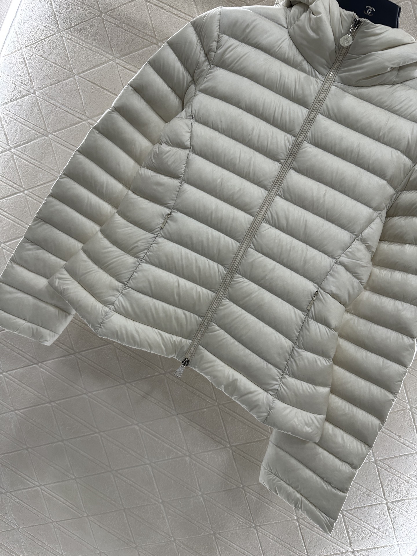 ♥Moncle*♥2025新品上架 连帽细长条羽绒服定制YB防风防水尼龙材质，白鹅绒填充内里，整件轻盈保